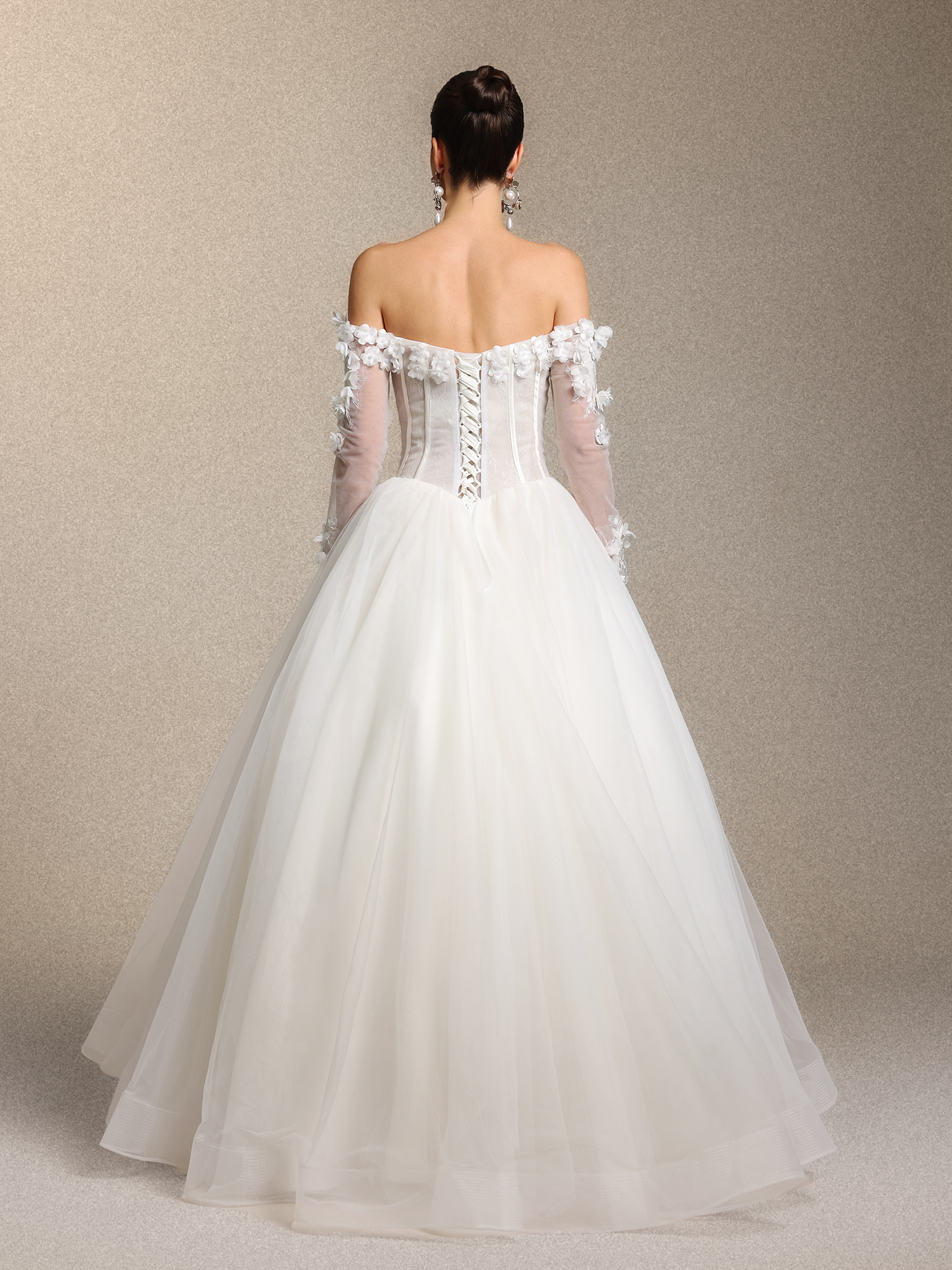 Weirdo Vintage Elegant Strapless Cinched Waist Floral Applique Lace White Tulle Princess Wedding Gown