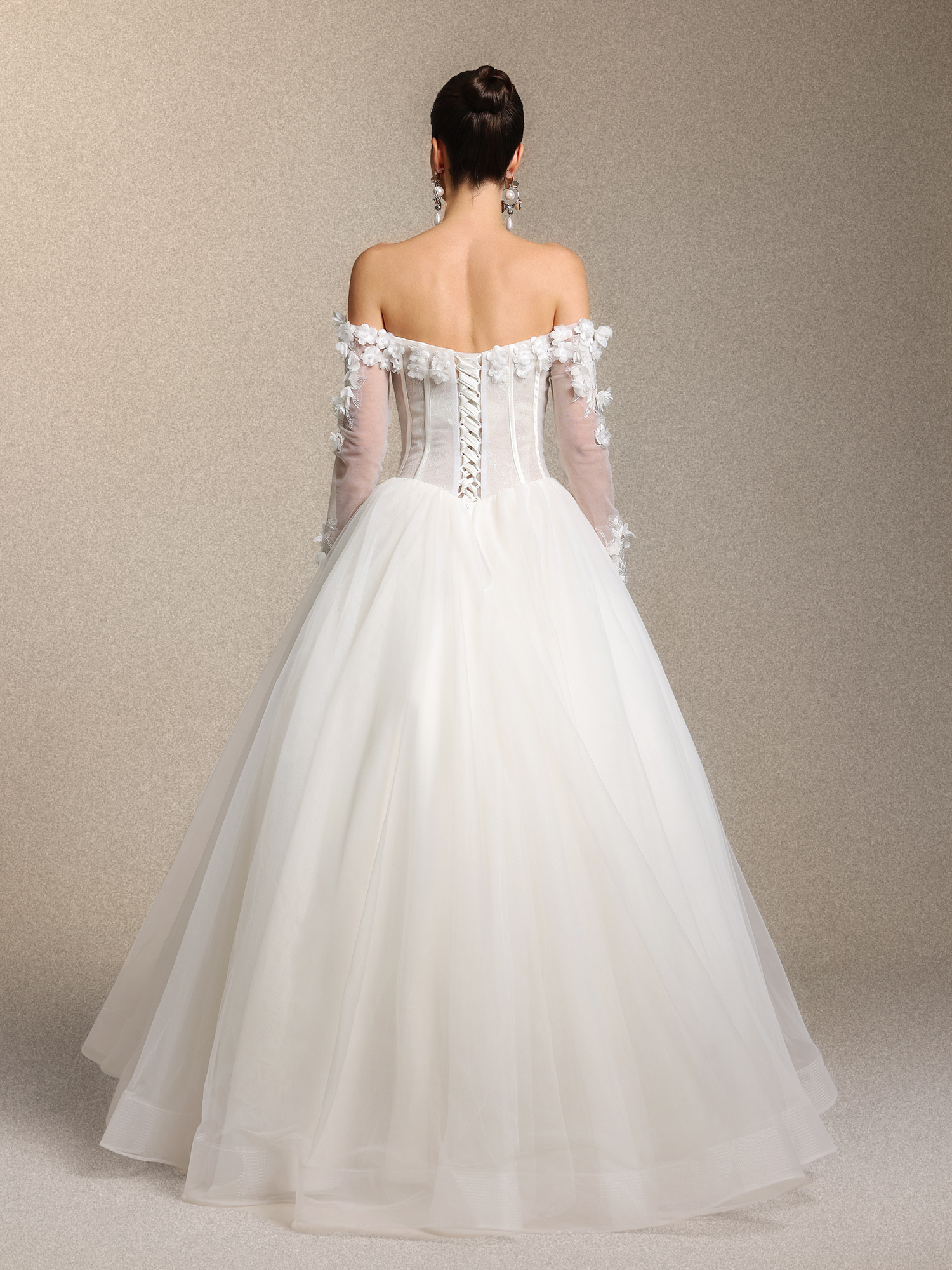 Weirdo Vintage Elegant Strapless Cinched Waist Floral Applique Lace White Tulle Princess Wedding Gown