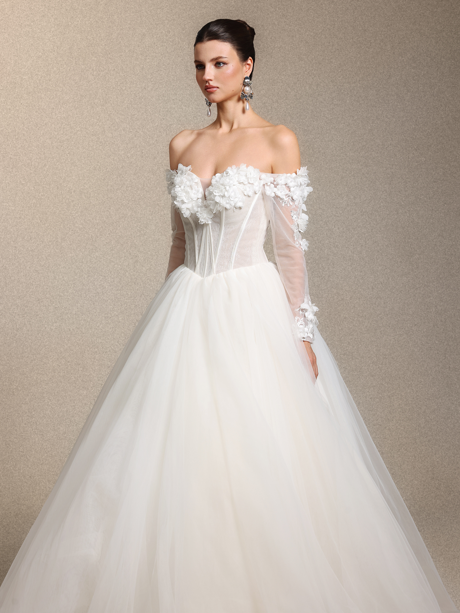 Weirdo Vintage Elegant Strapless Cinched Waist Floral Applique Lace White Tulle Princess Wedding Gown