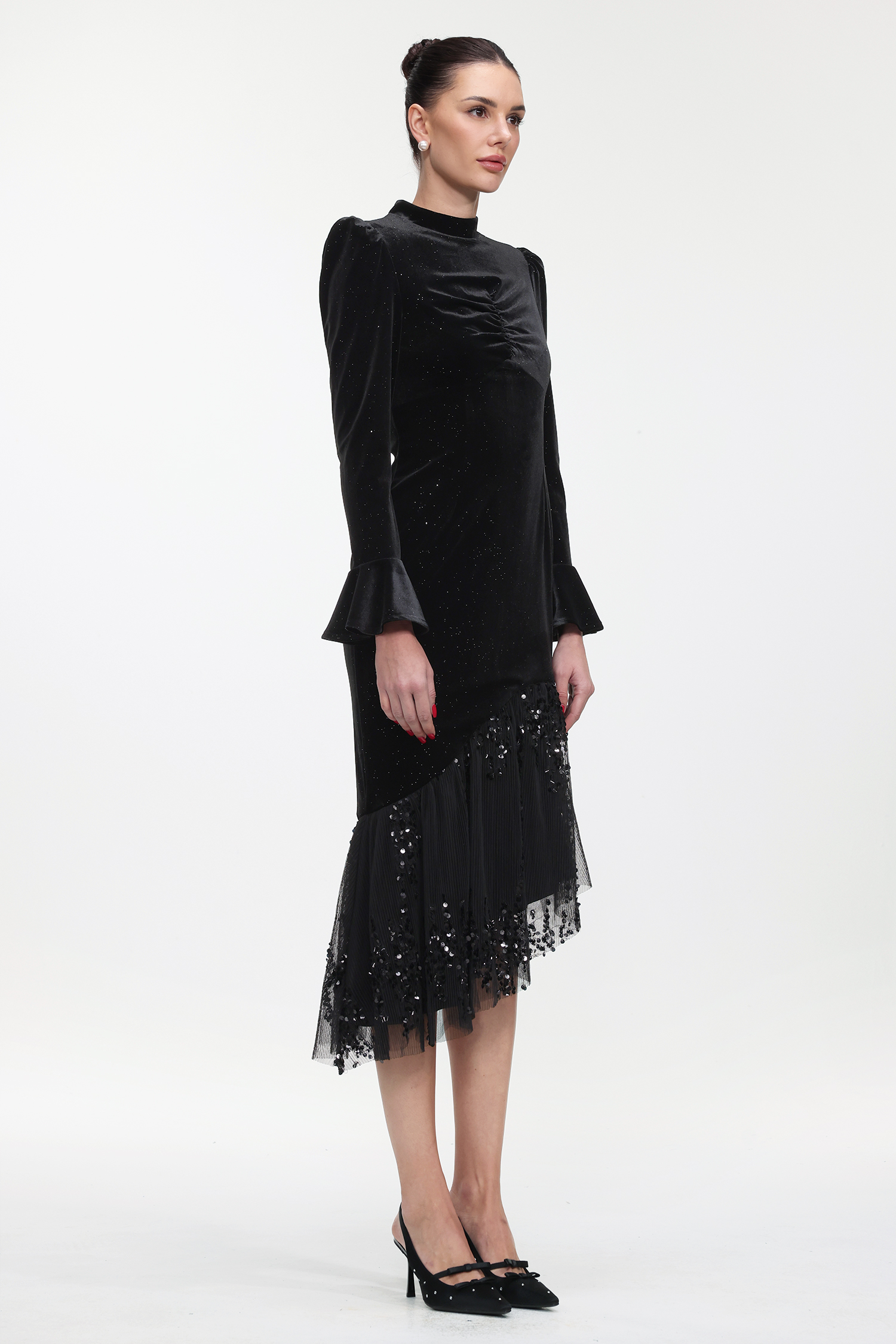 Huresa Glamorous Contour Long Sleeve Crystal Velvet Maxi Dress