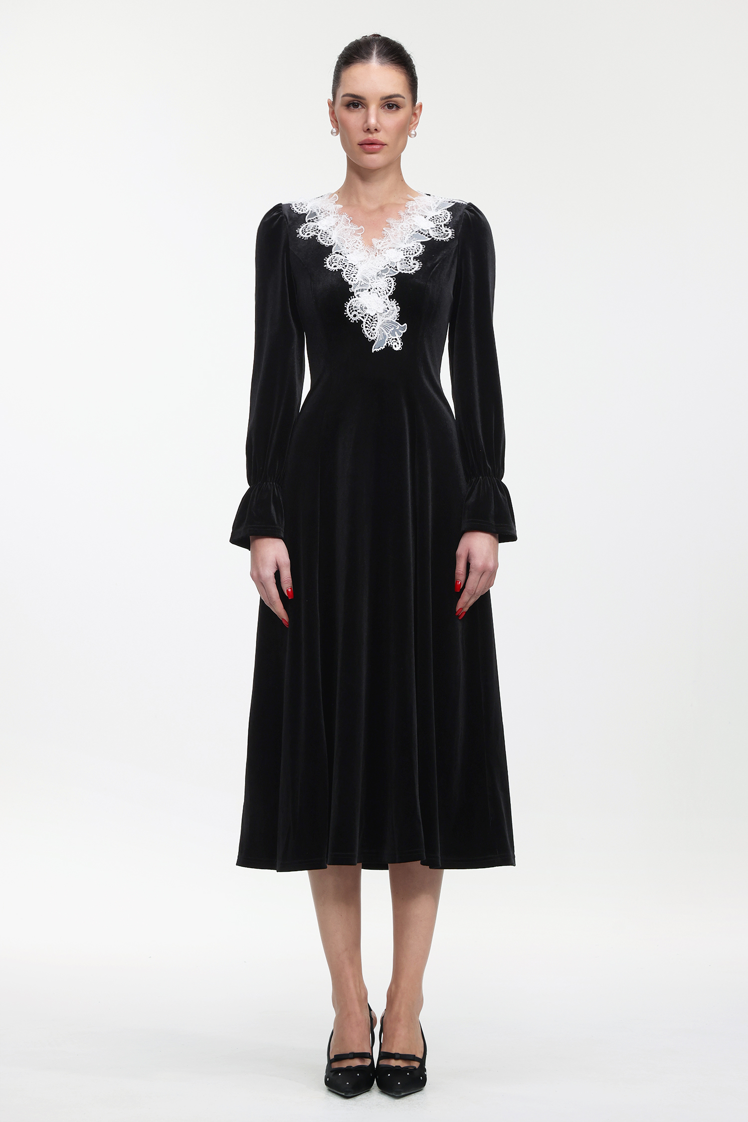 Daona Elegant Contour Long Sleeve Lace Trim Velvet Maxi Dress