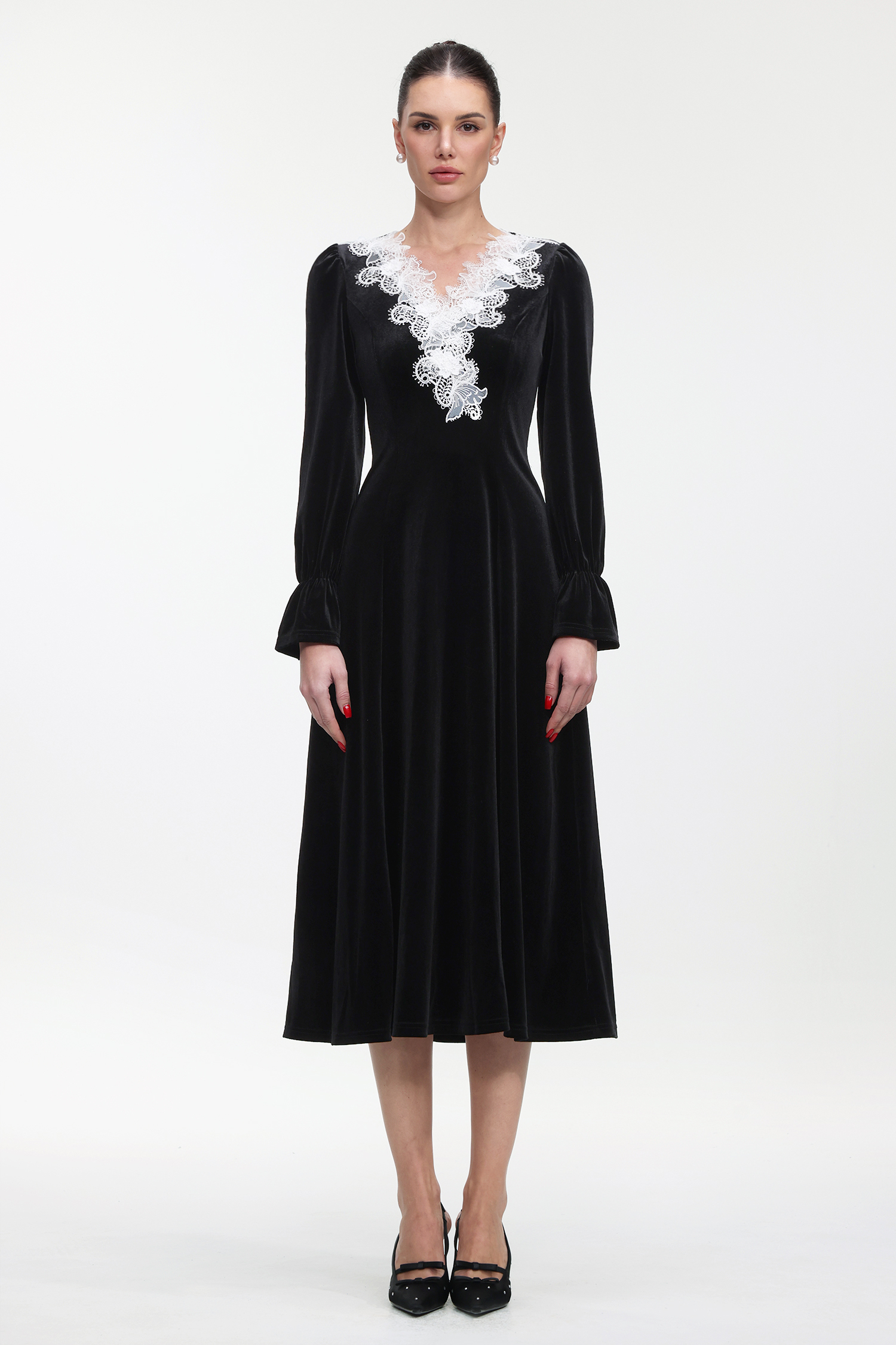 Daona Elegant Contour Long Sleeve Lace Trim Velvet Maxi Dress