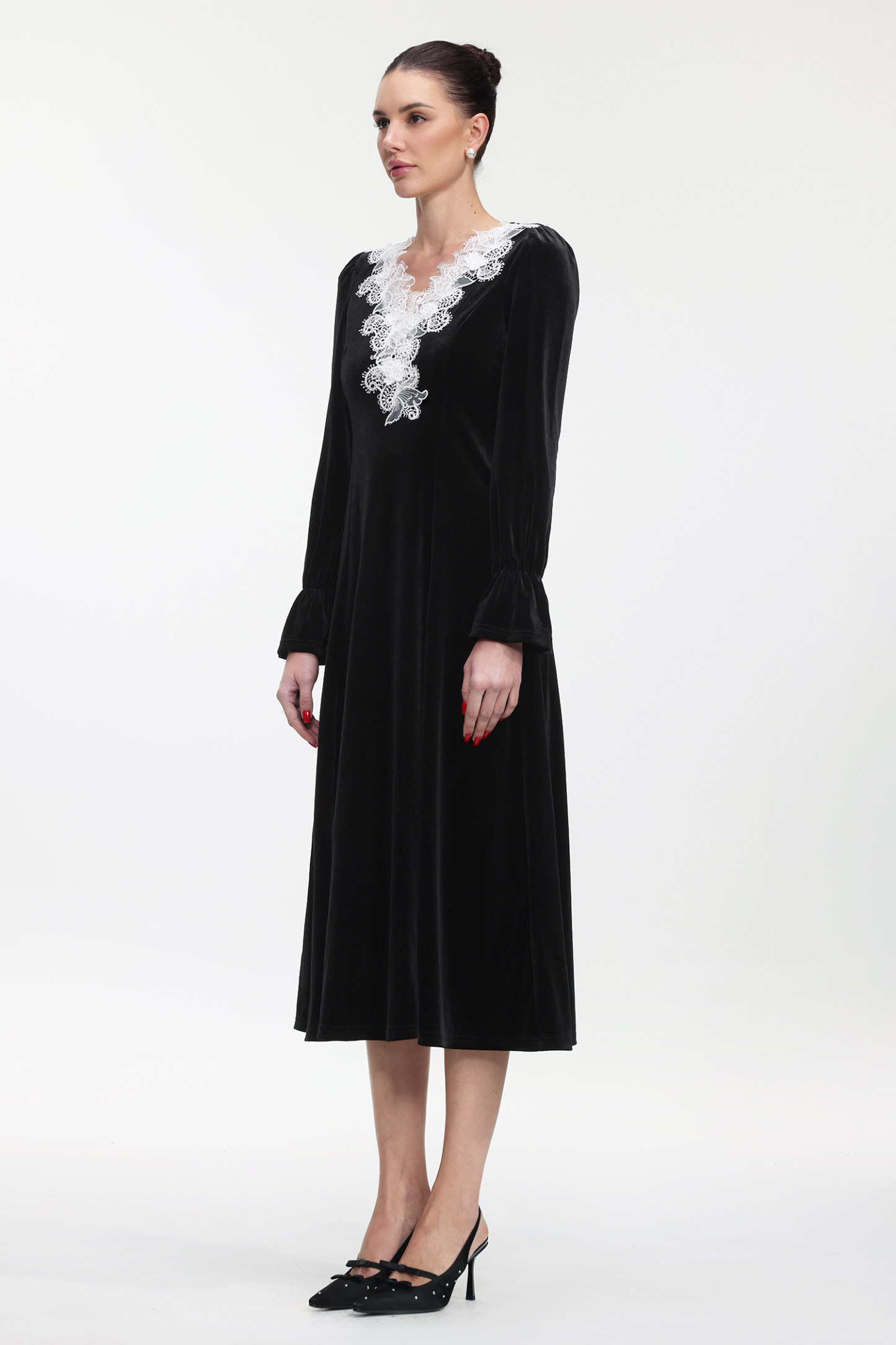 Daona Elegant Contour Long Sleeve Lace Trim Velvet Maxi Dress