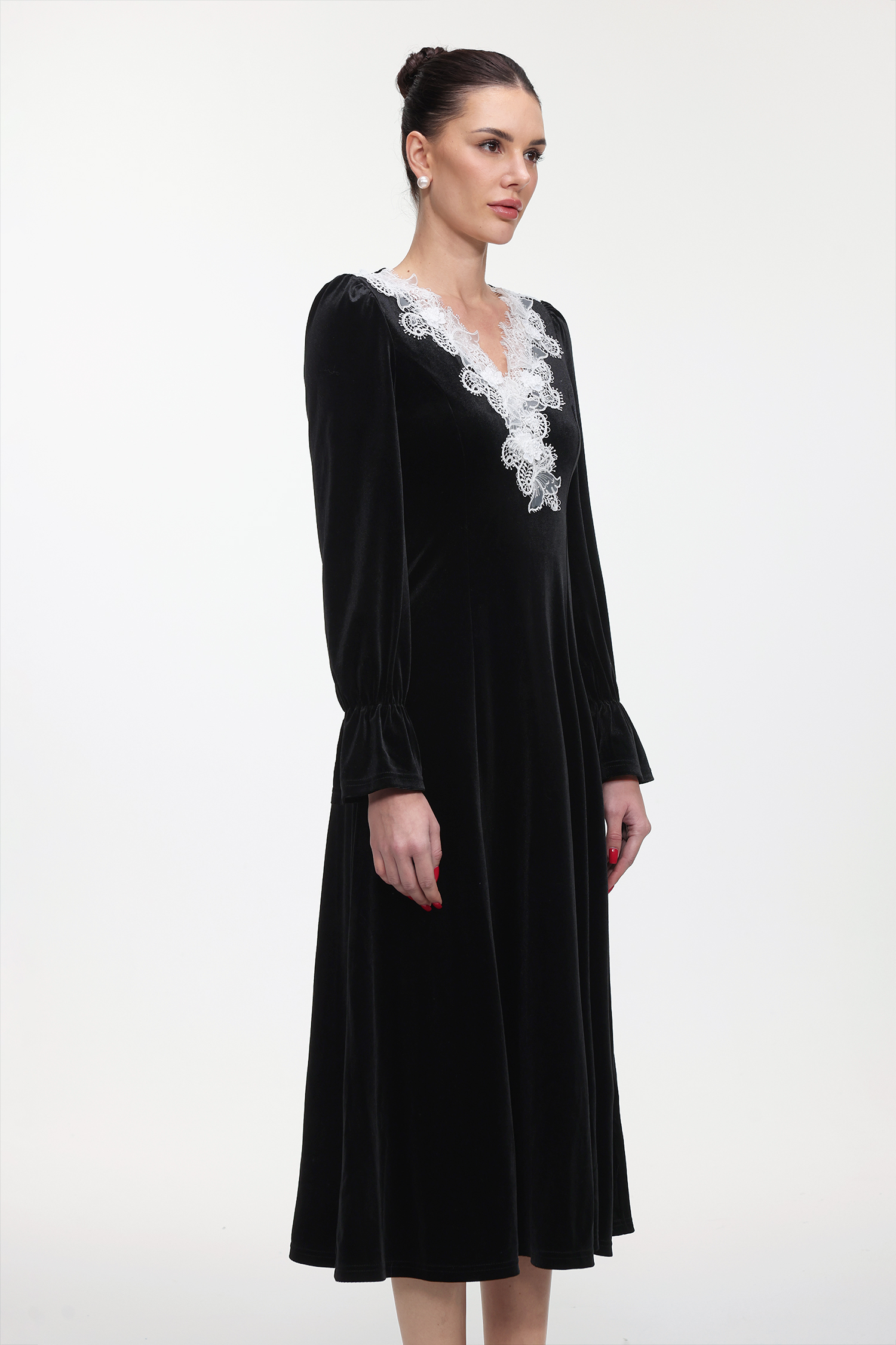 Daona Elegant Contour Long Sleeve Lace Trim Velvet Maxi Dress