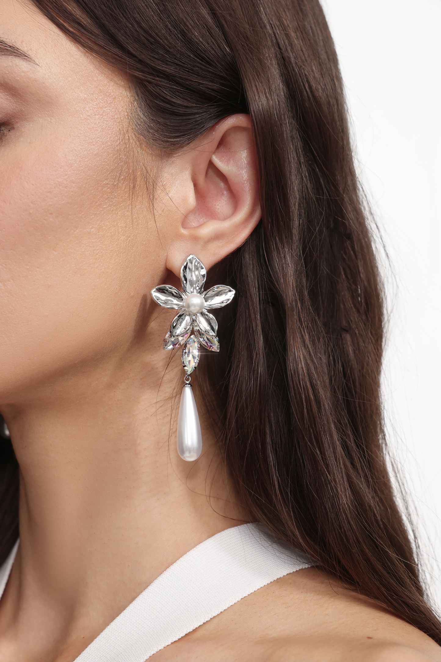 Lionce Flower Pearl Diamond Metal Earrings