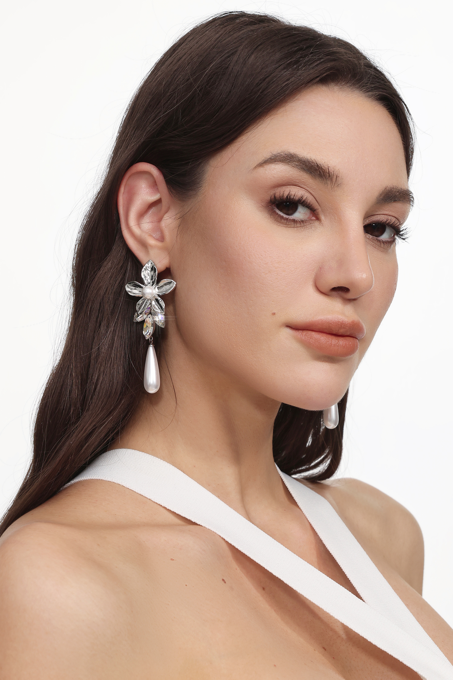 Lionce Flower Pearl Diamond Metal Earrings