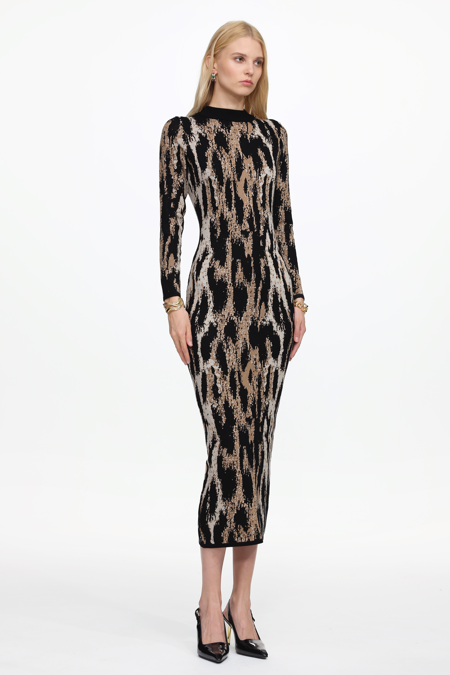 Jesmin Chic Contour Long Sleeve Abstract Print Knit Maxi Dress