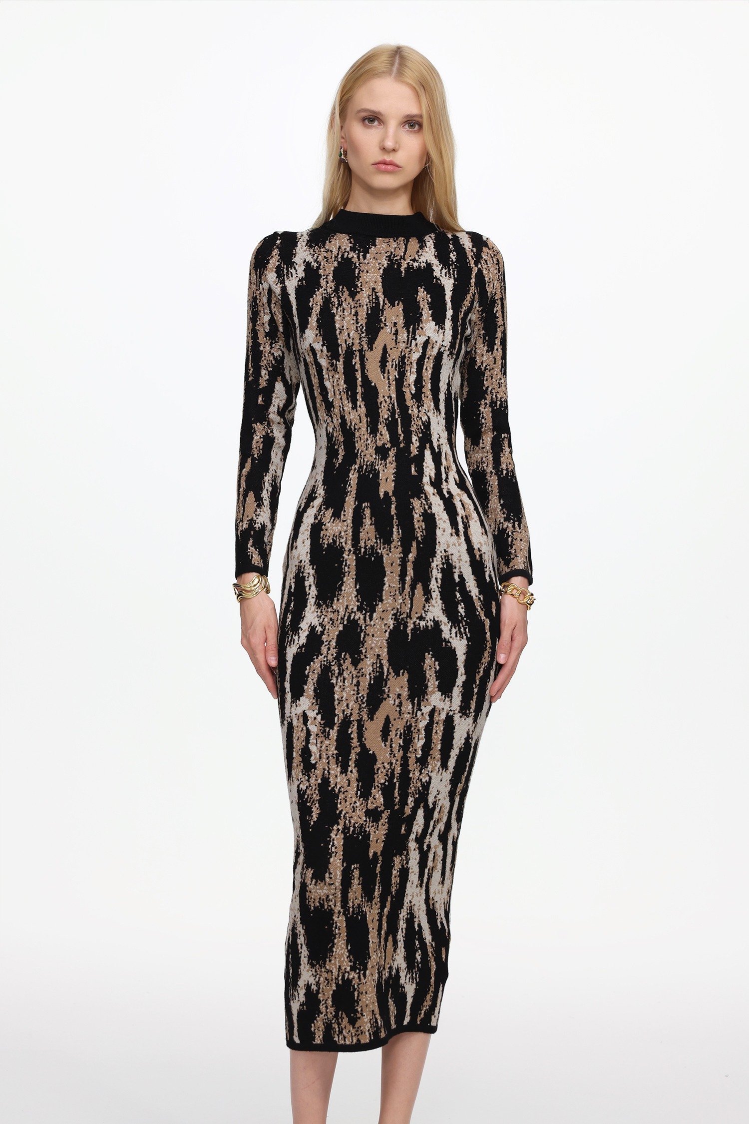 Jesmin Chic Contour Long Sleeve Abstract Print Knit Maxi Dress