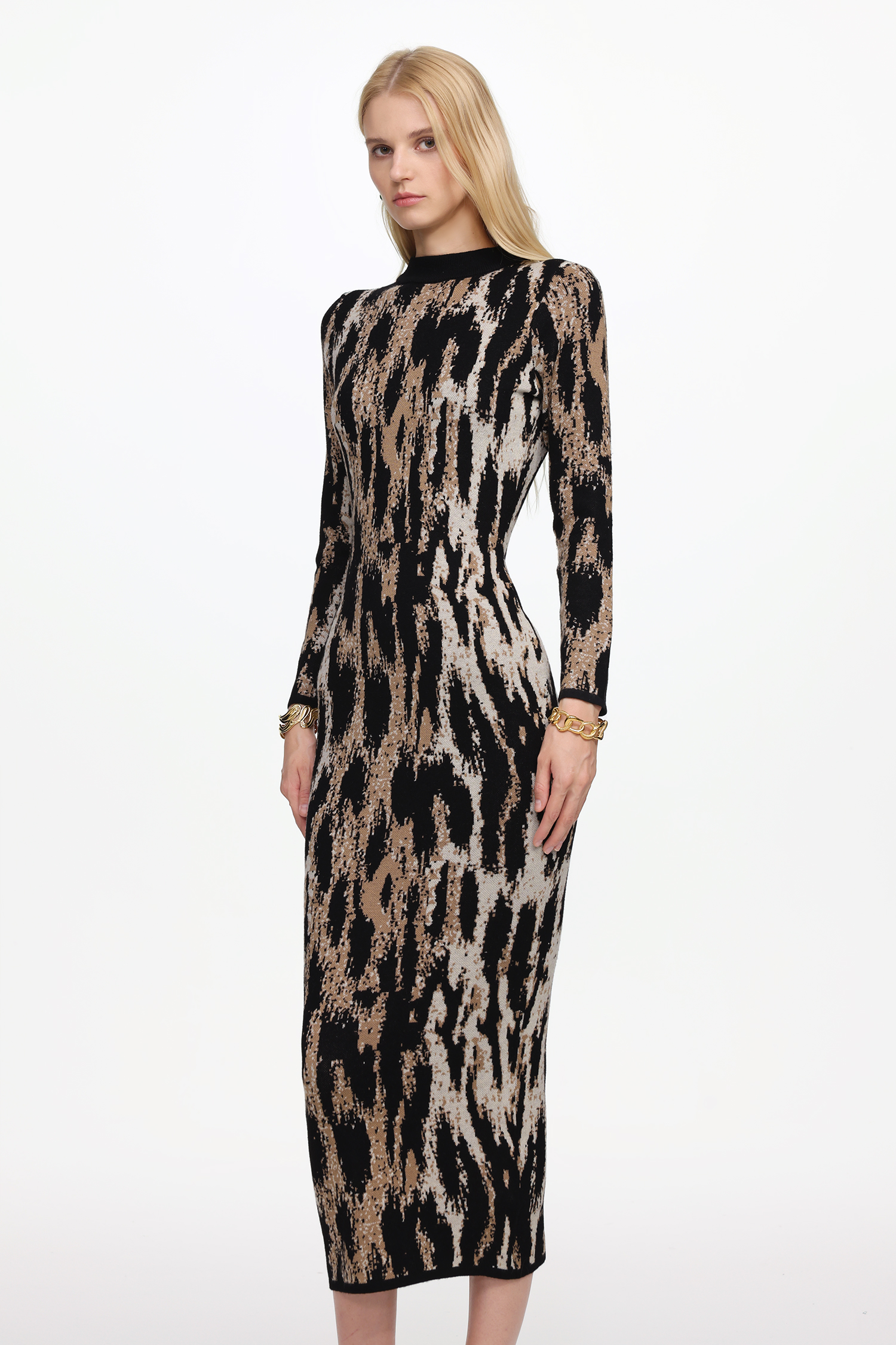 Jesmin Chic Contour Long Sleeve Abstract Print Knit Maxi Dress