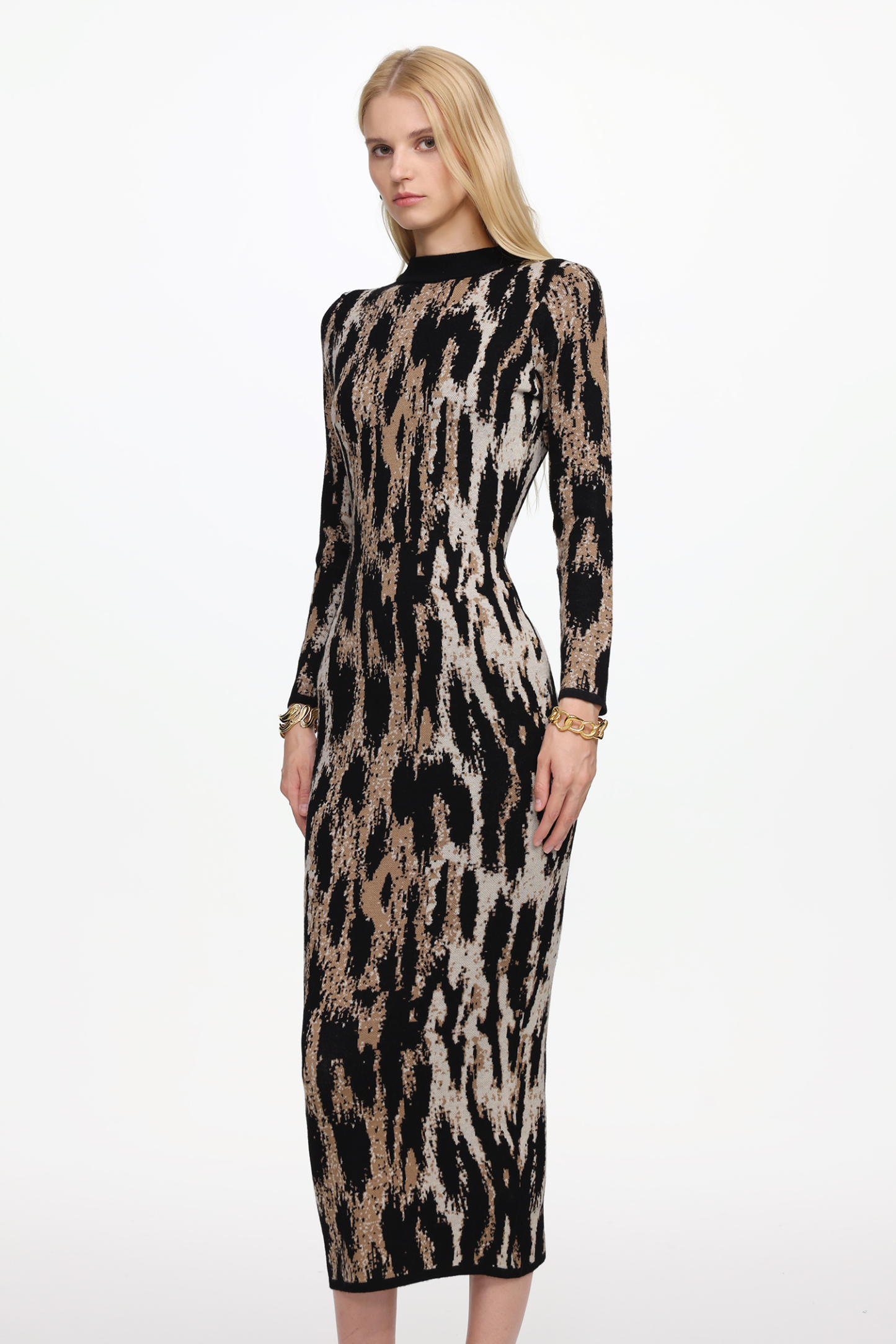 Jesmin Chic Contour Long Sleeve Abstract Print Knit Maxi Dress
