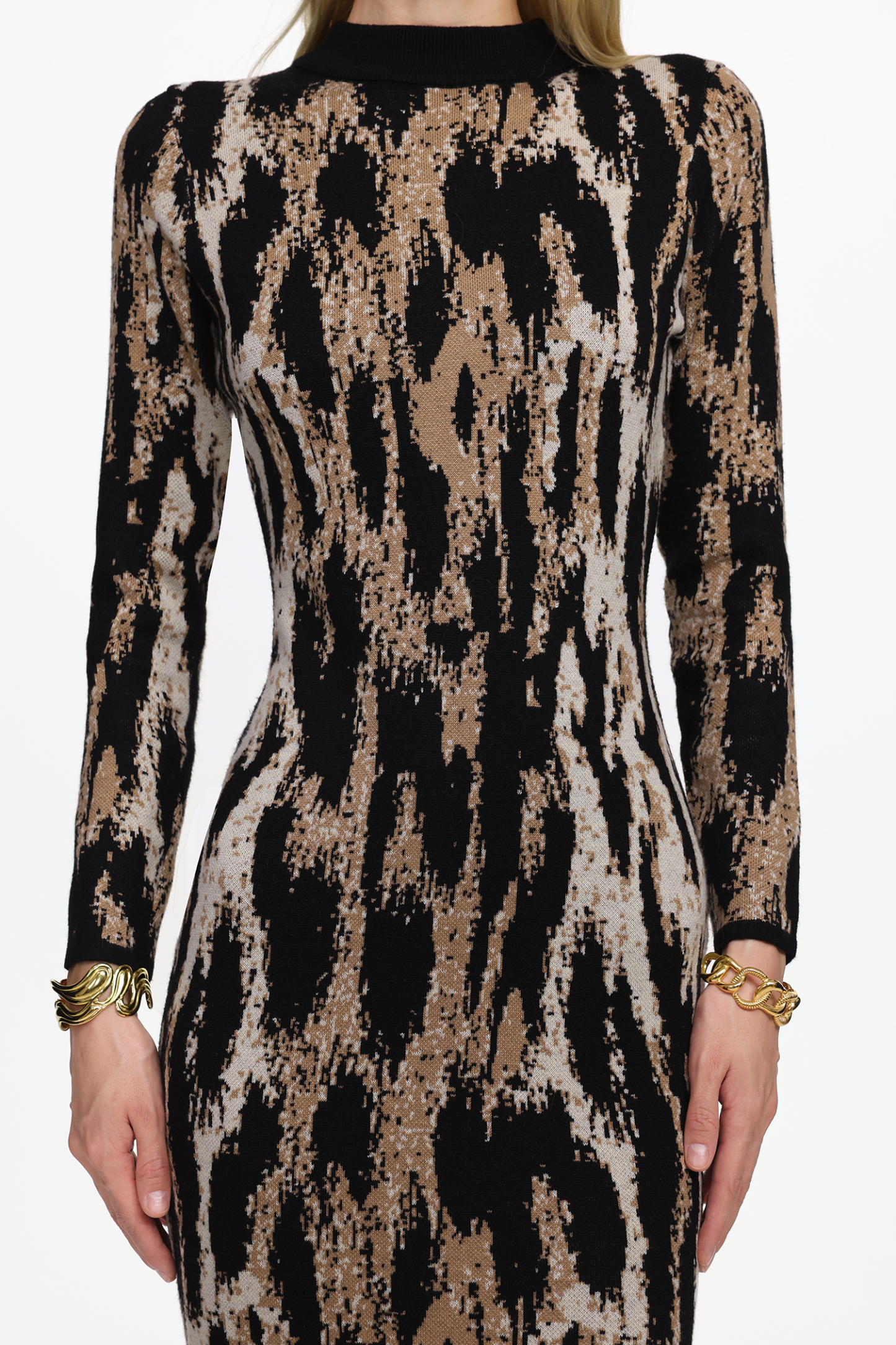 Jesmin Chic Contour Long Sleeve Abstract Print Knit Maxi Dress