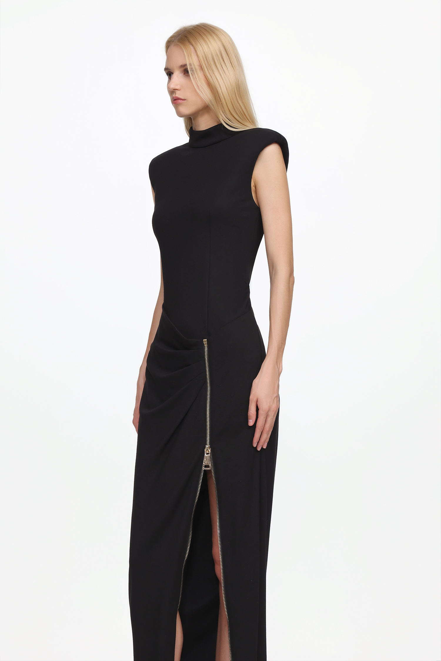 Pedra Chic Contour Sleeveless Pleated Zipper High Slit Maxi Dress