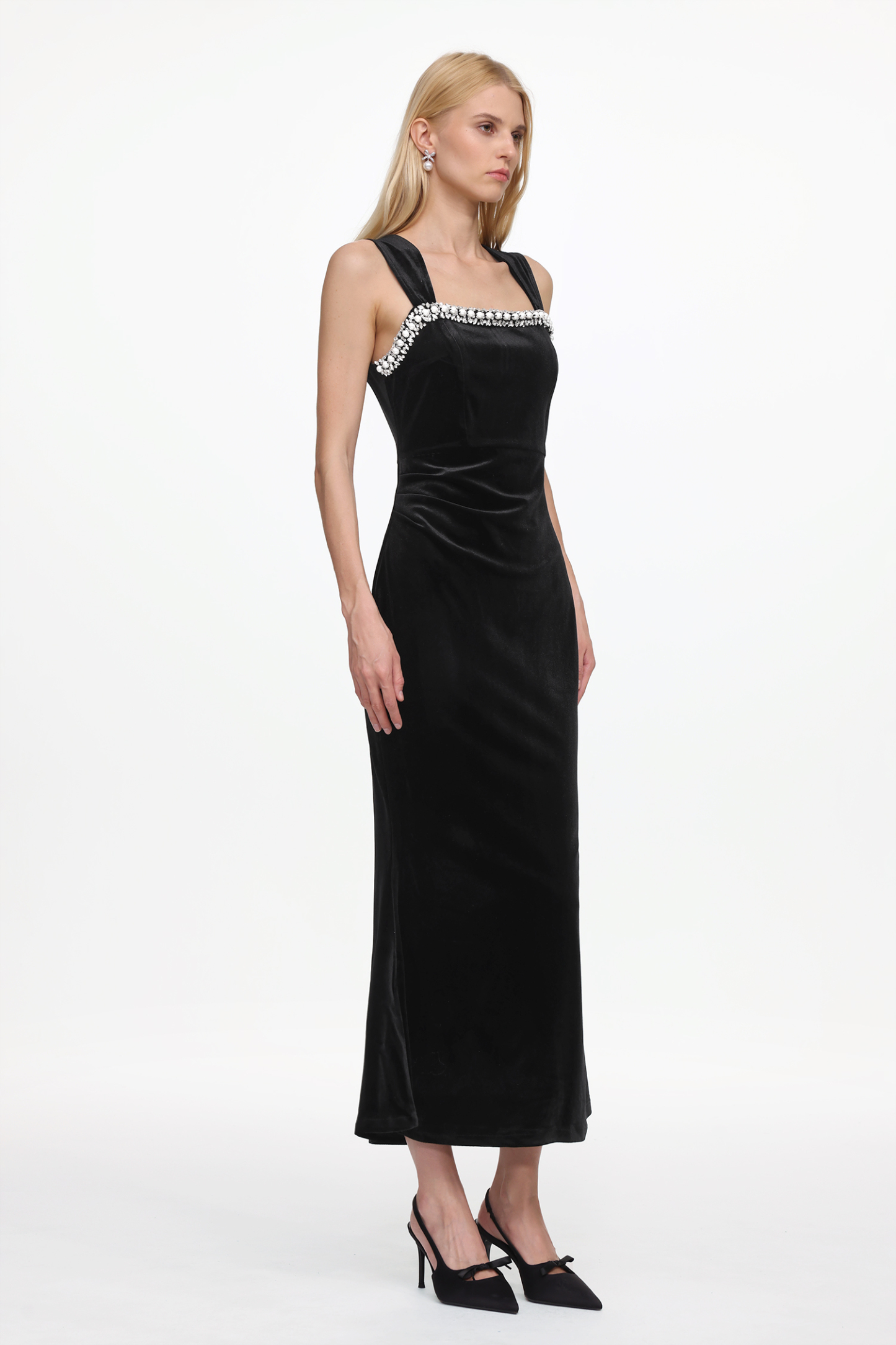 Iresa Elegant Contour Sleeveless Pearl Rhinestone Velvet Maxi Dress