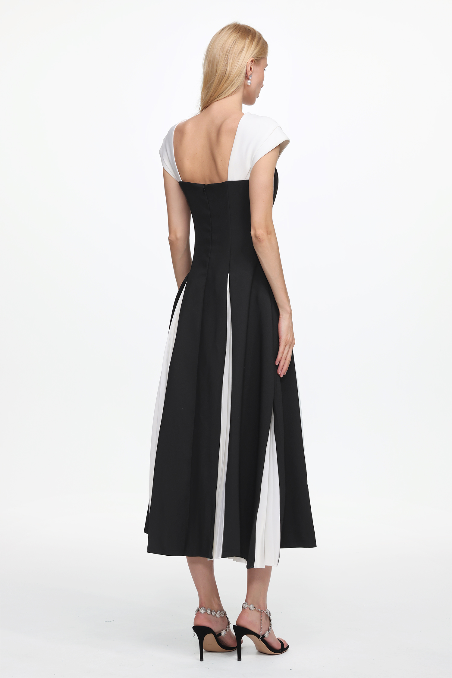 Saly Classic Tailored Short Sleeve Contrast Pleated Woven Maxi Dress