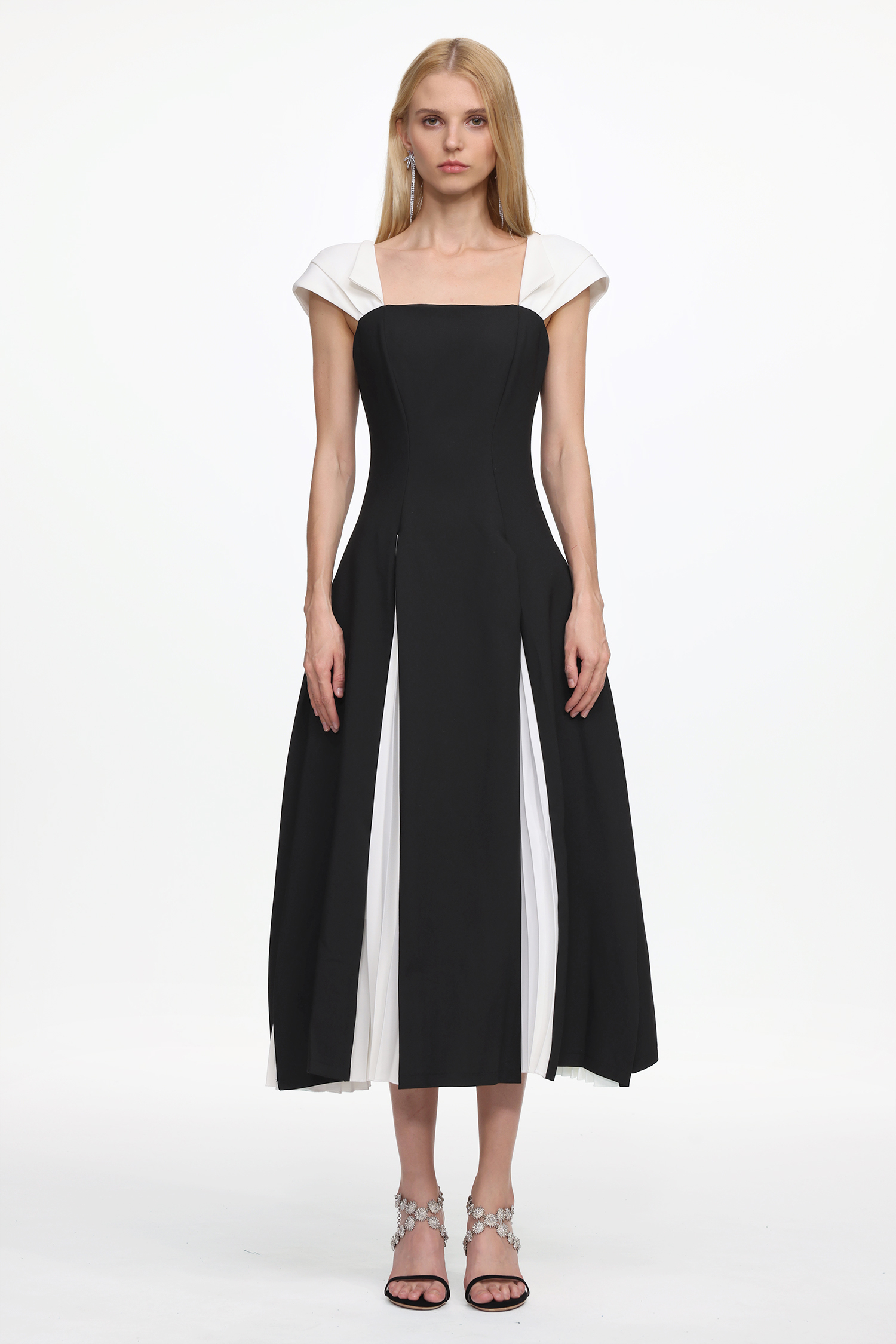 Saly Classic Tailored Short Sleeve Contrast Pleated Woven Maxi Dress