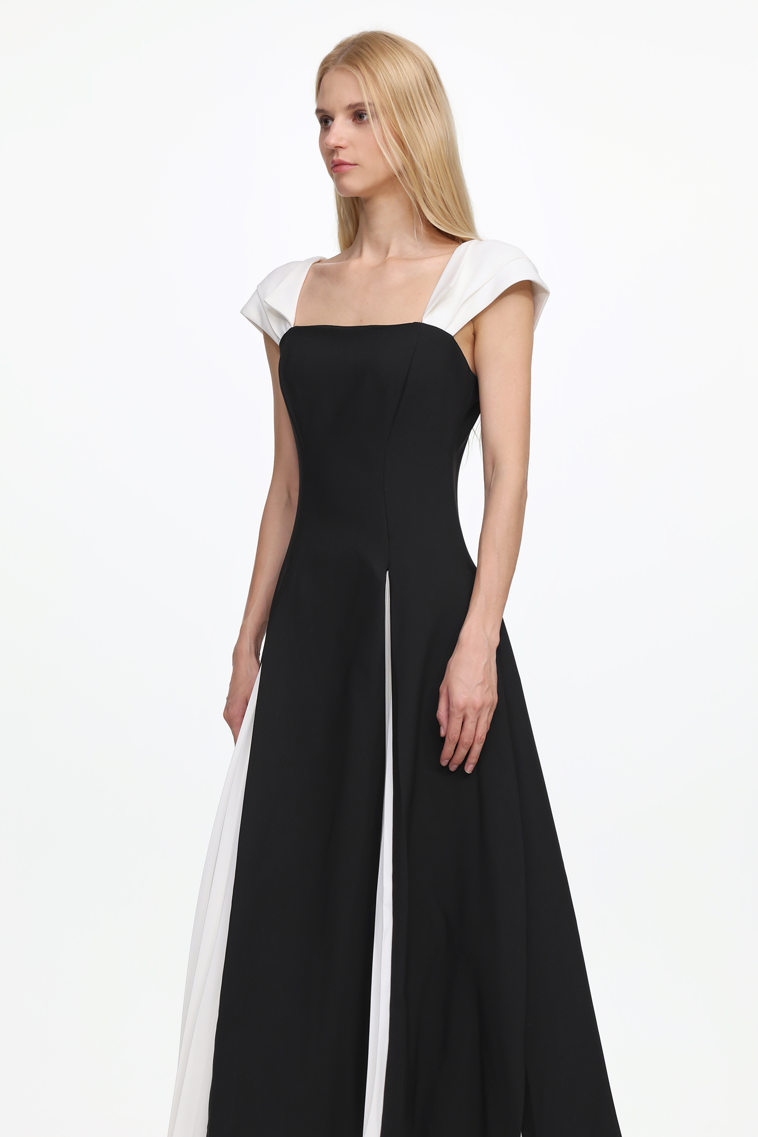Saly Classic Tailored Short Sleeve Contrast Pleated Woven Maxi Dress