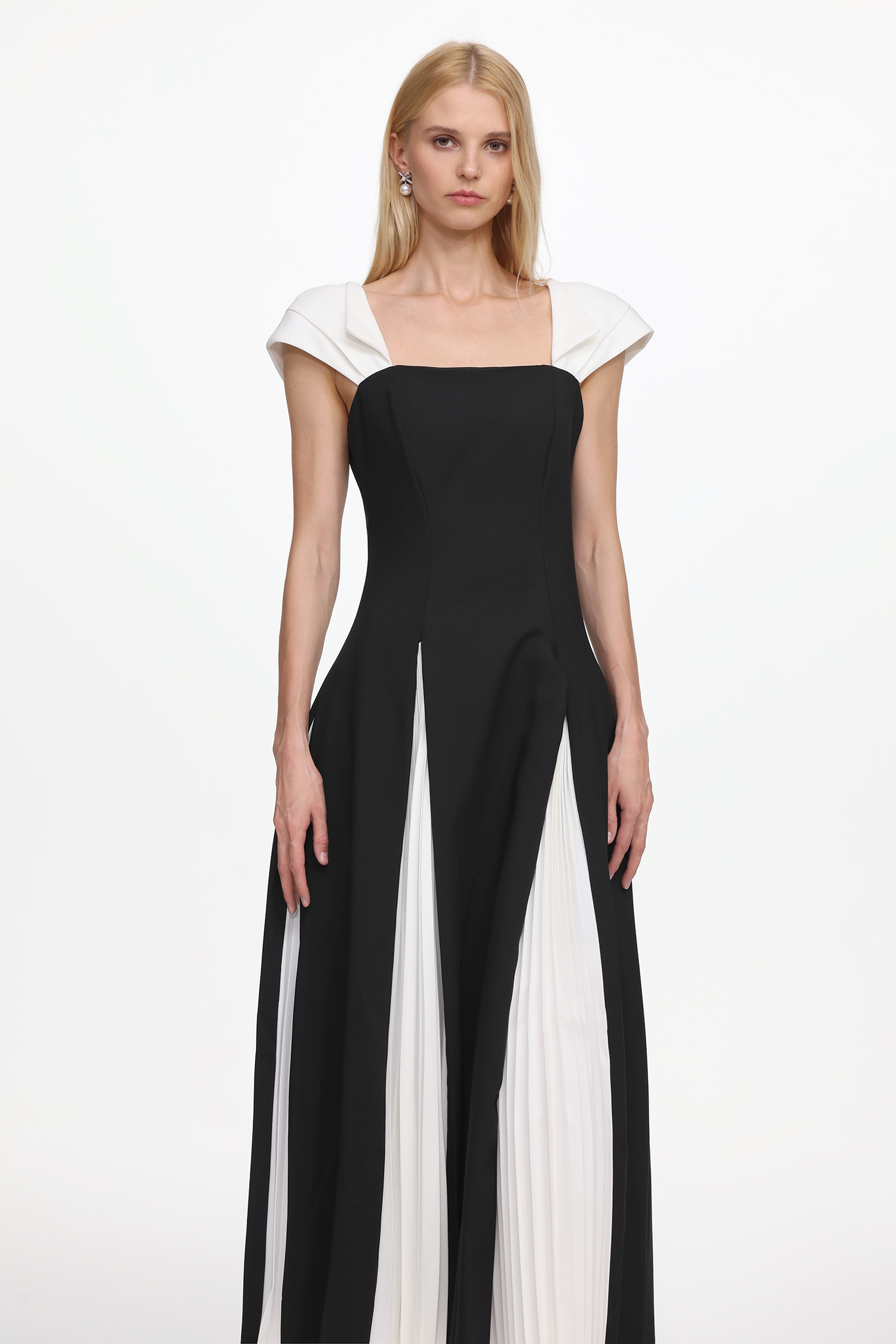 Saly Classic Tailored Short Sleeve Contrast Pleated Woven Maxi Dress