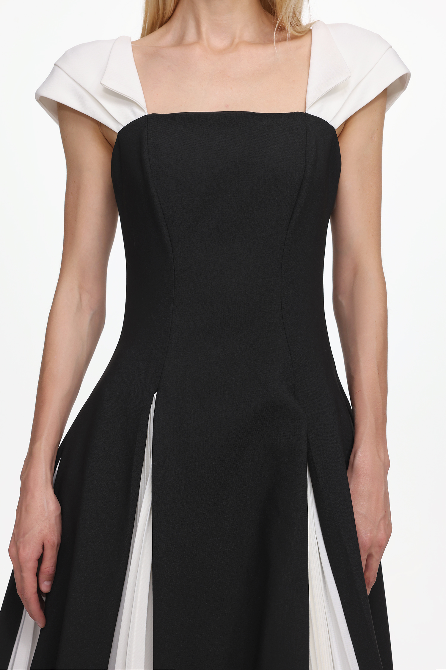 Saly Classic Tailored Short Sleeve Contrast Pleated Woven Maxi Dress