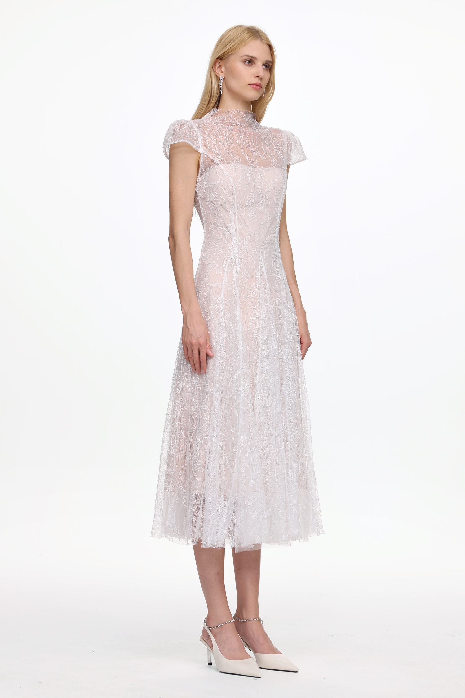 Riala Elegant Flowy Short Sleeve Lace Maxi Dress