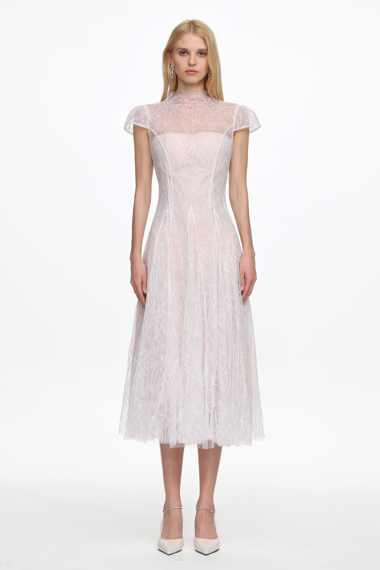 Riala Elegant Flowy Short Sleeve Lace Maxi Dress