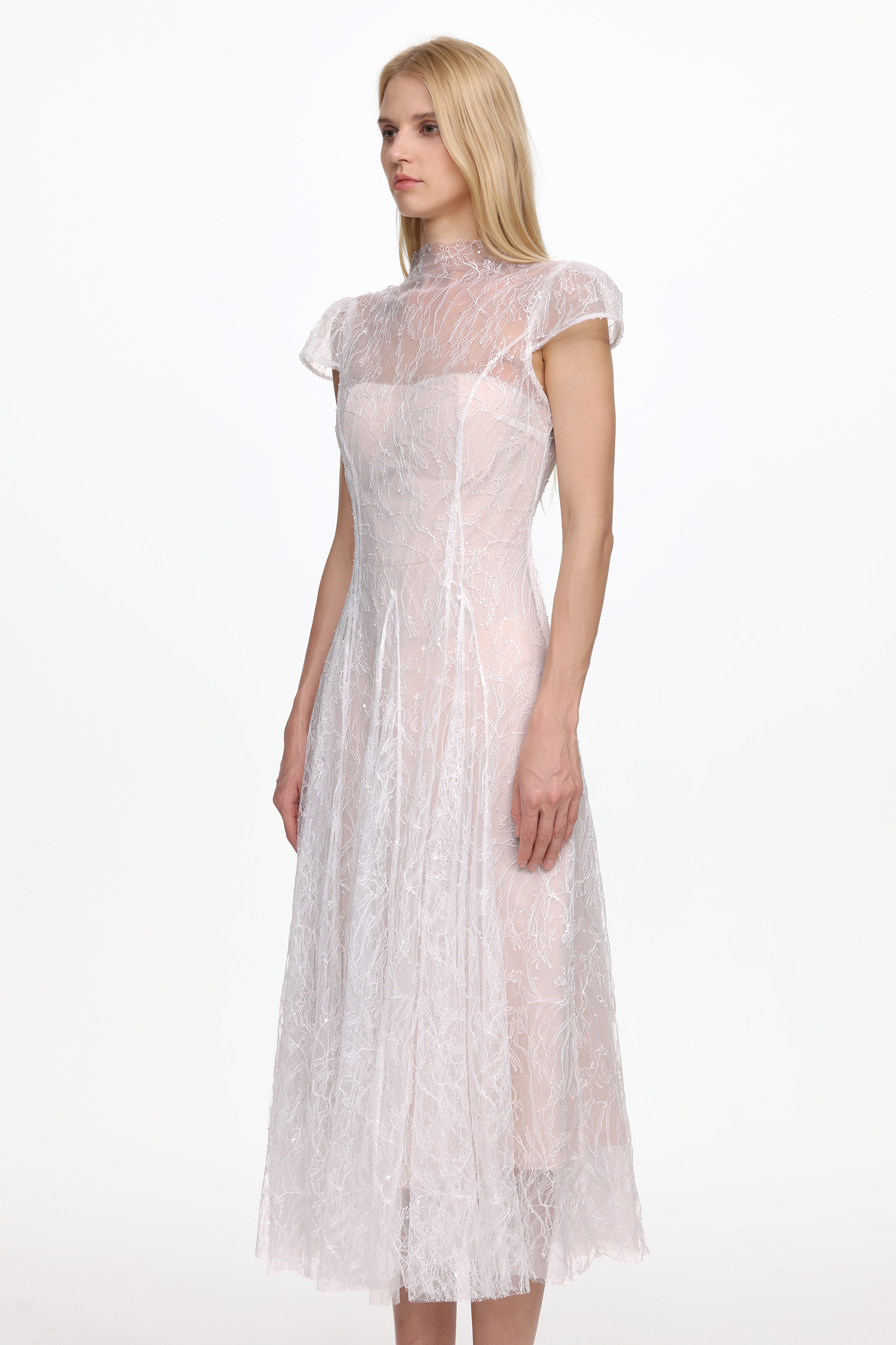 Riala Elegant Flowy Short Sleeve Lace Maxi Dress