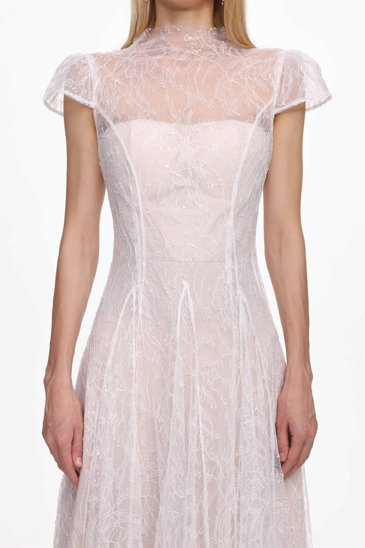 Riala Elegant Flowy Short Sleeve Lace Maxi Dress