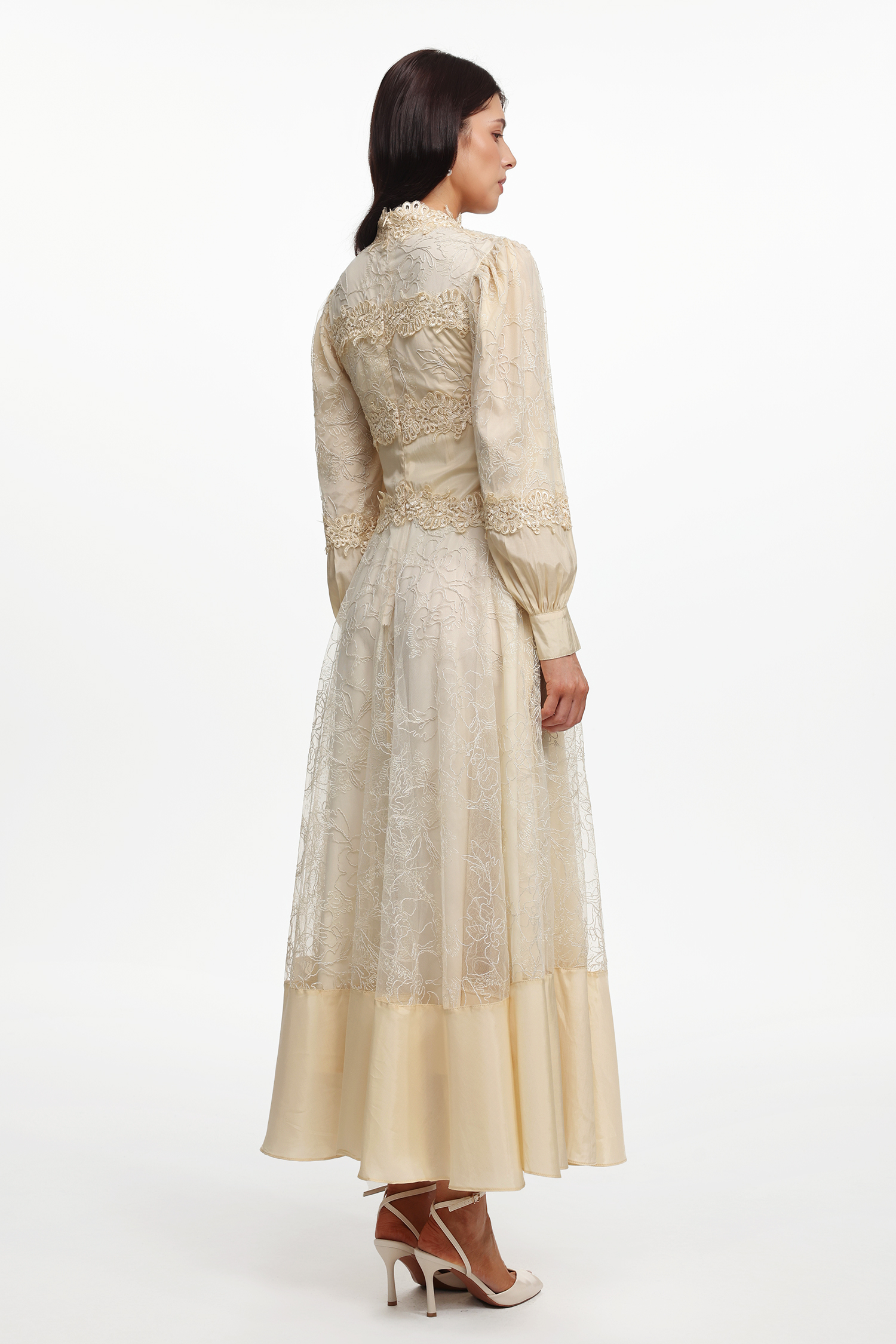 Toto Resort Flowy Long Sleeve Lace Floral Woven Maxi Dress