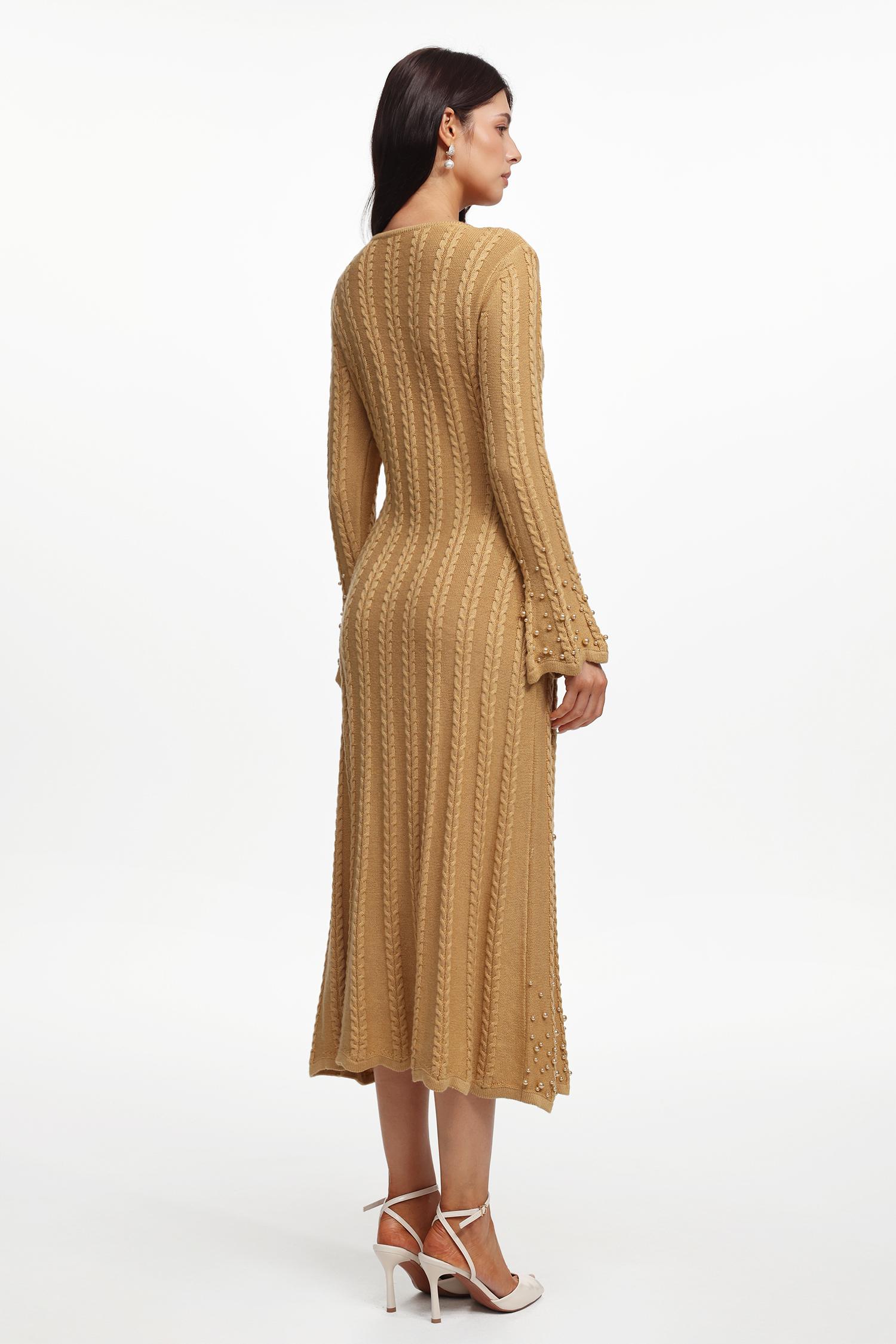 Weiss Elegant Contour Round Neck Long Sleeve Pearl Knit Maxi Dress