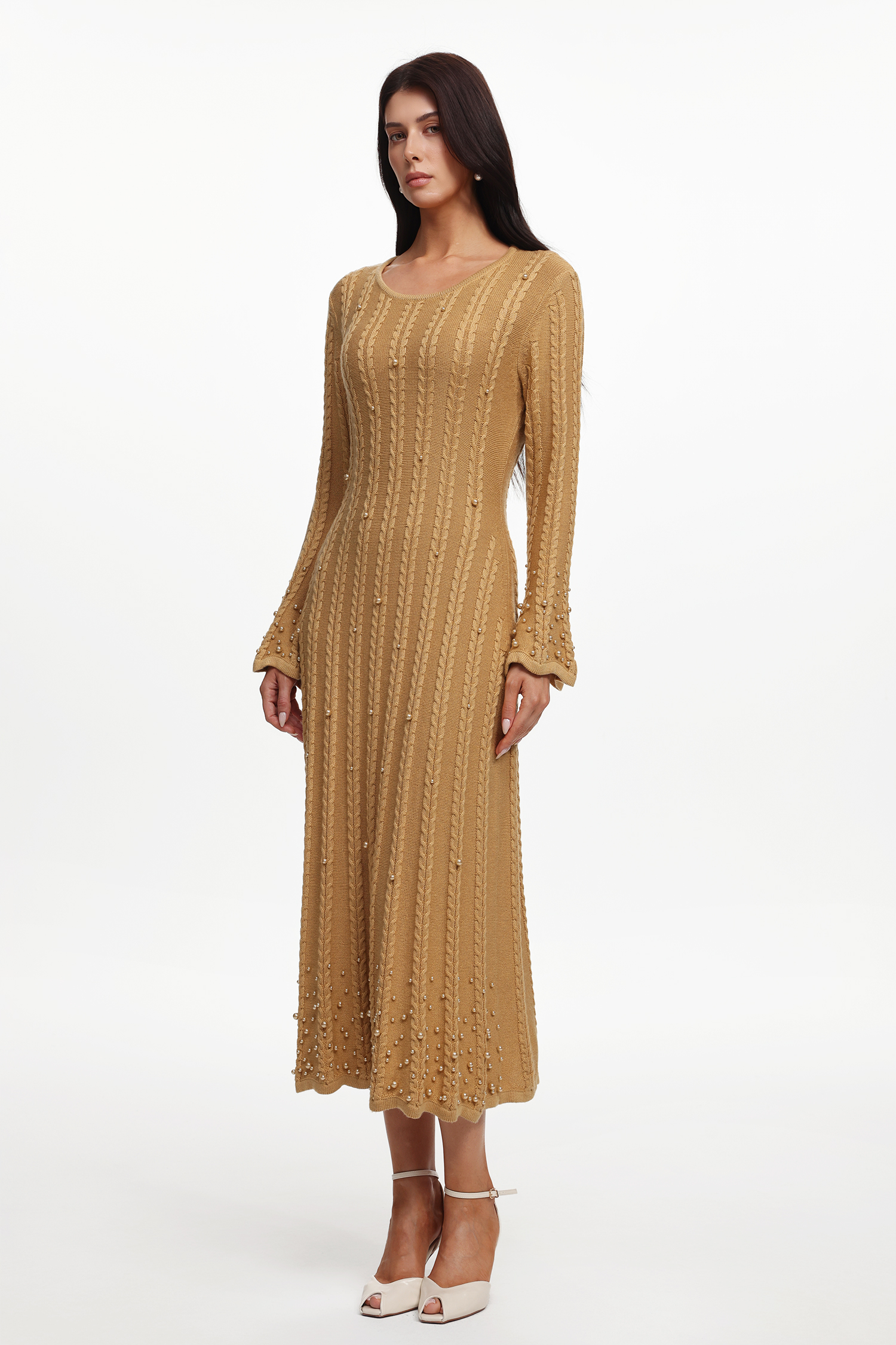 Weiss Elegant Contour Round Neck Long Sleeve Pearl Knit Maxi Dress