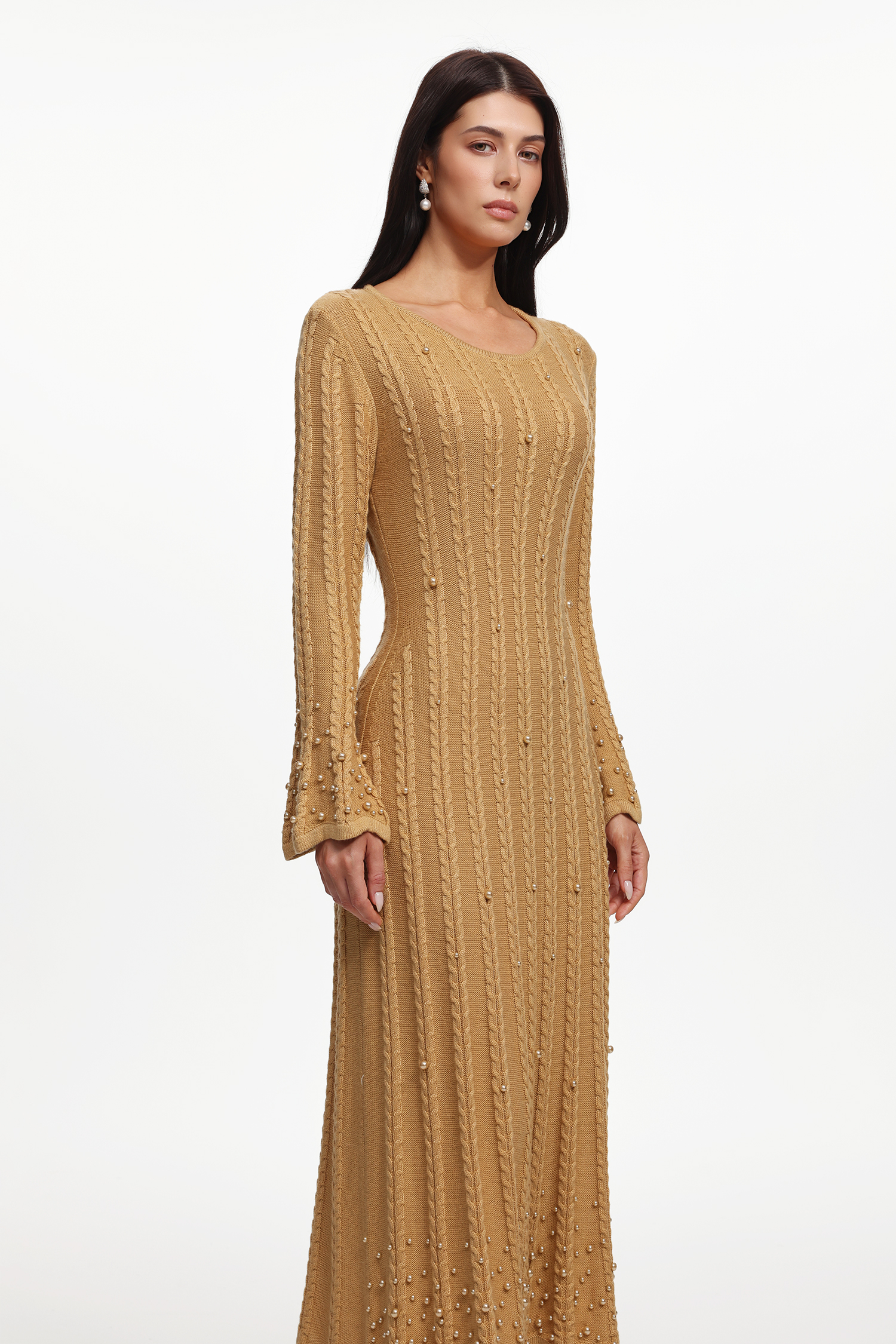 Weiss Elegant Contour Round Neck Long Sleeve Pearl Knit Maxi Dress
