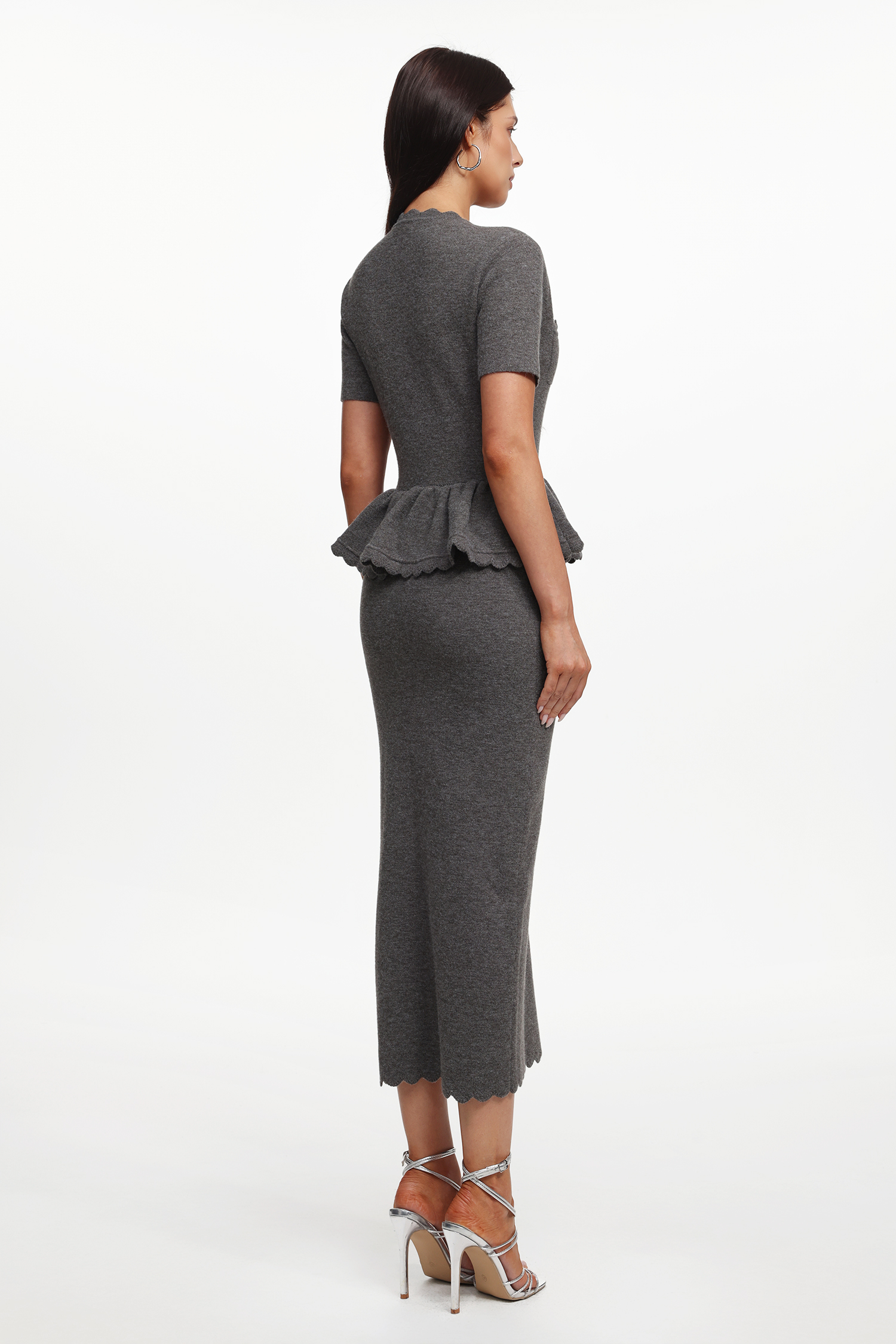 Hiata Elegant Contour V Neck Short Sleeve Ruffle Knit Maxi Dress