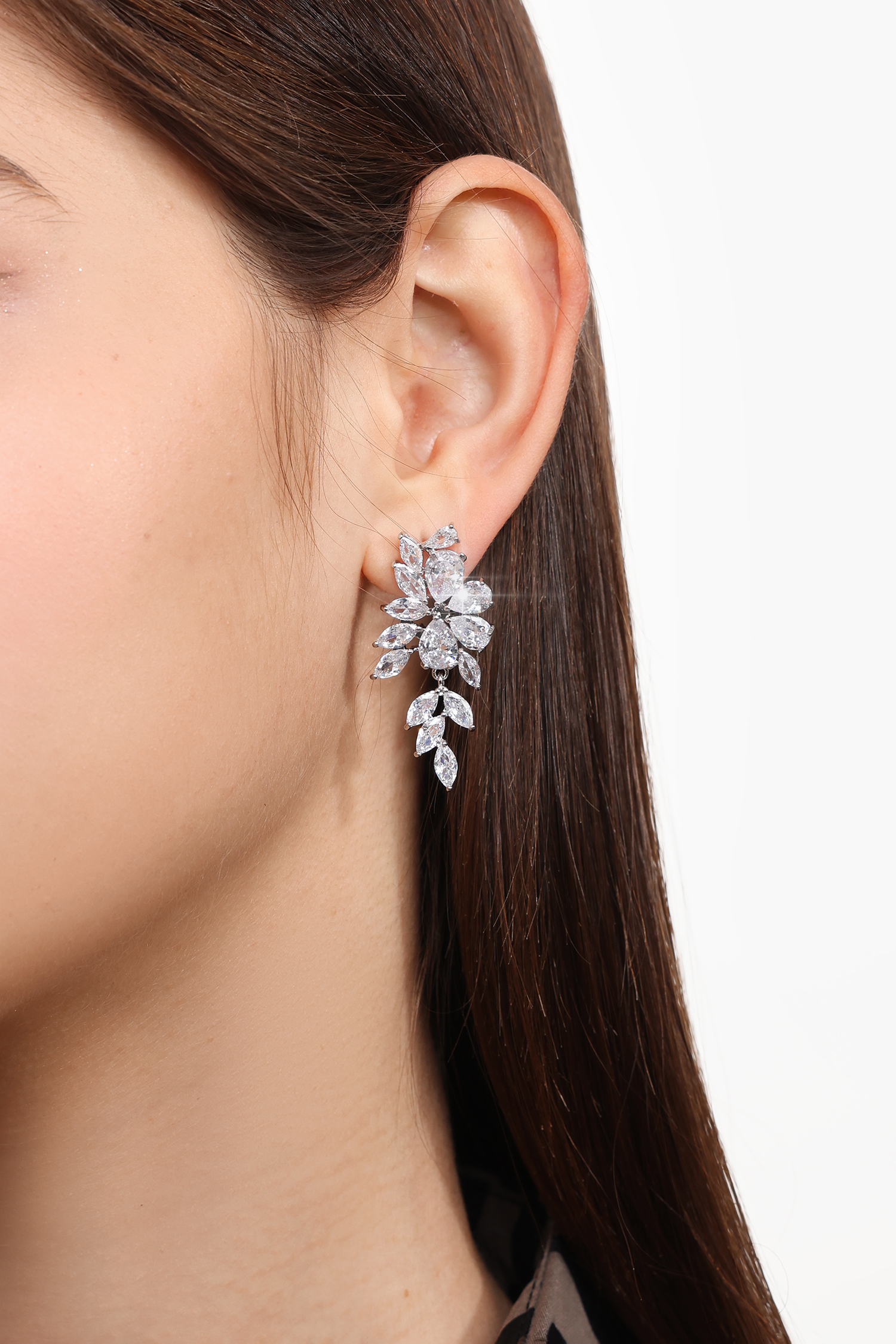 Oyata Diamond Leaf Earrings