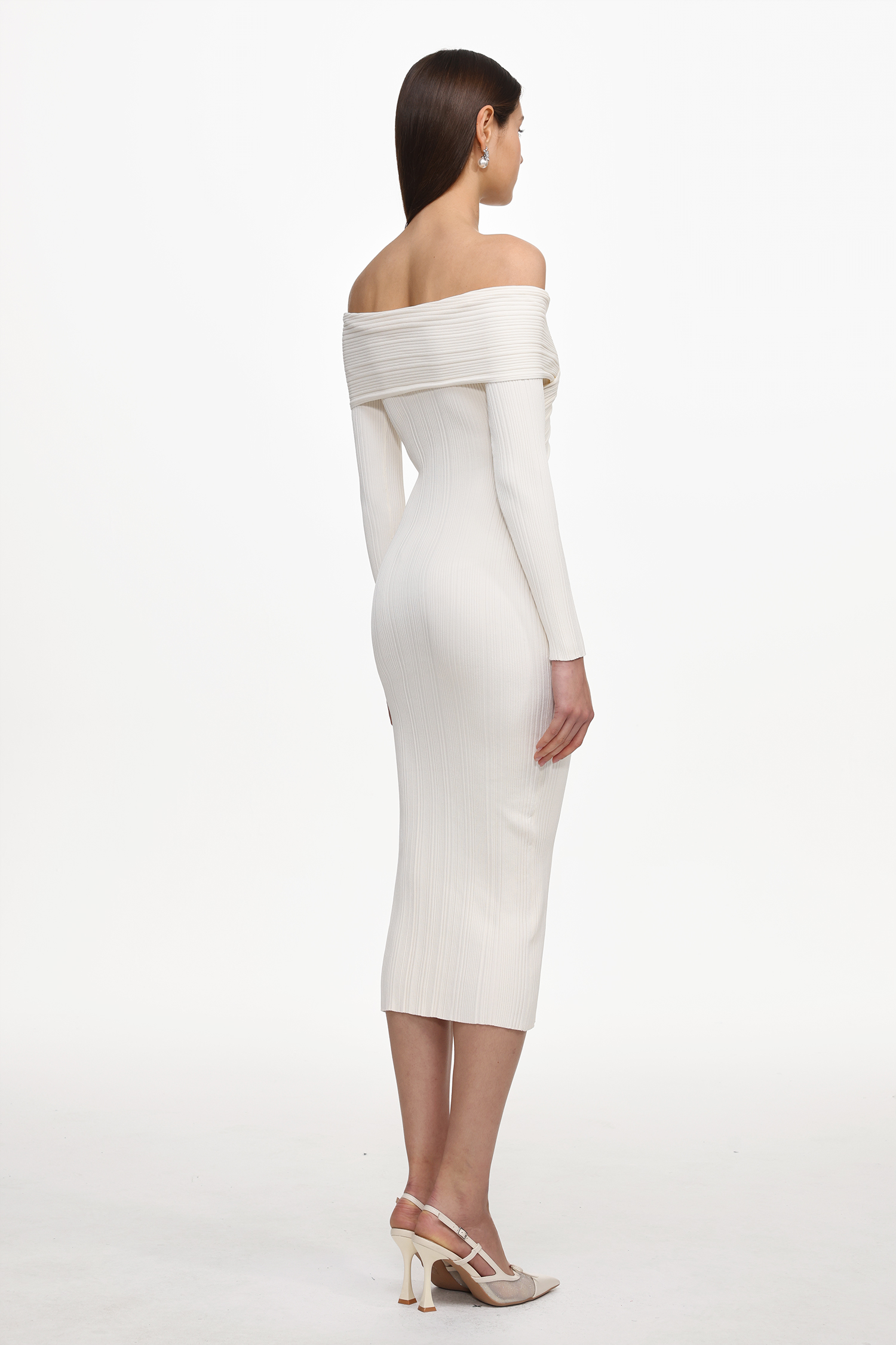 Temaie Elegant Contour Off Shoulder Long Sleeve Buttoned Knit Maxi Dress