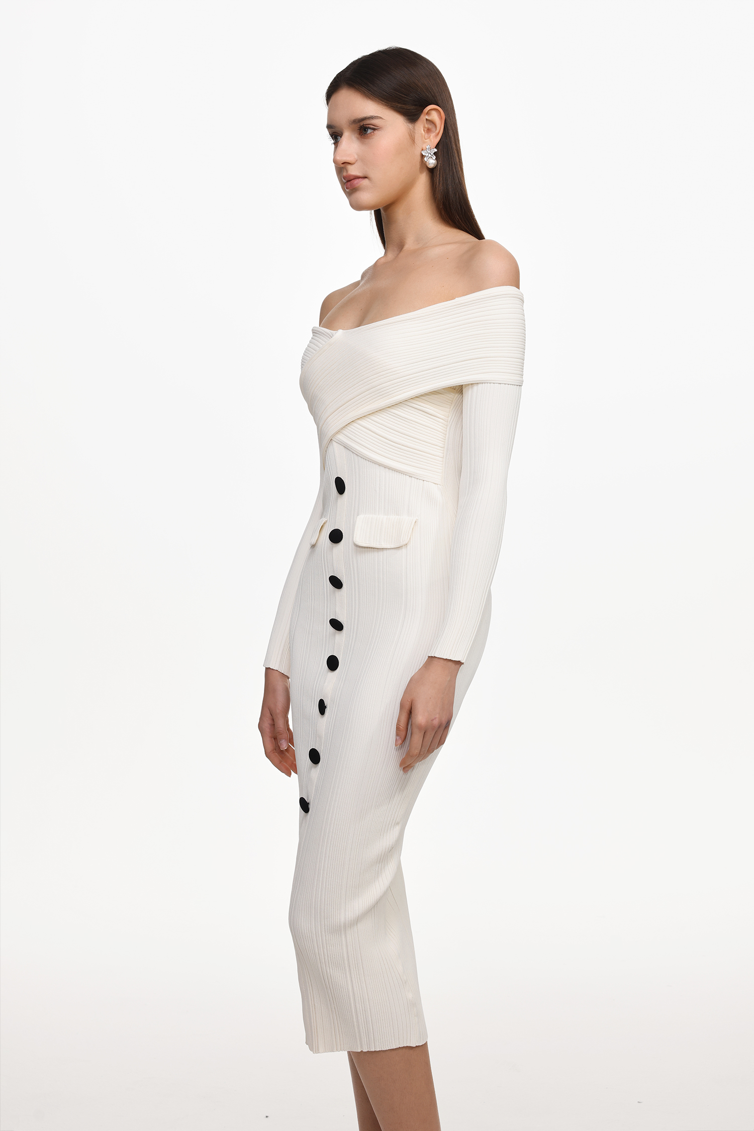 Temaie Elegant Contour Off Shoulder Long Sleeve Buttoned Knit Maxi Dress