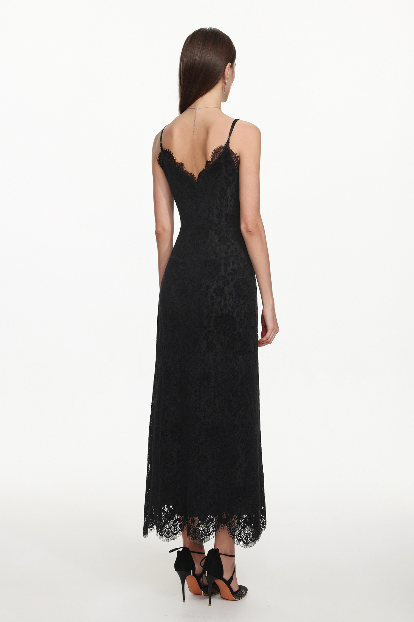Gema Classic Contour V Neck Sleeveless Lace Maxi Dress