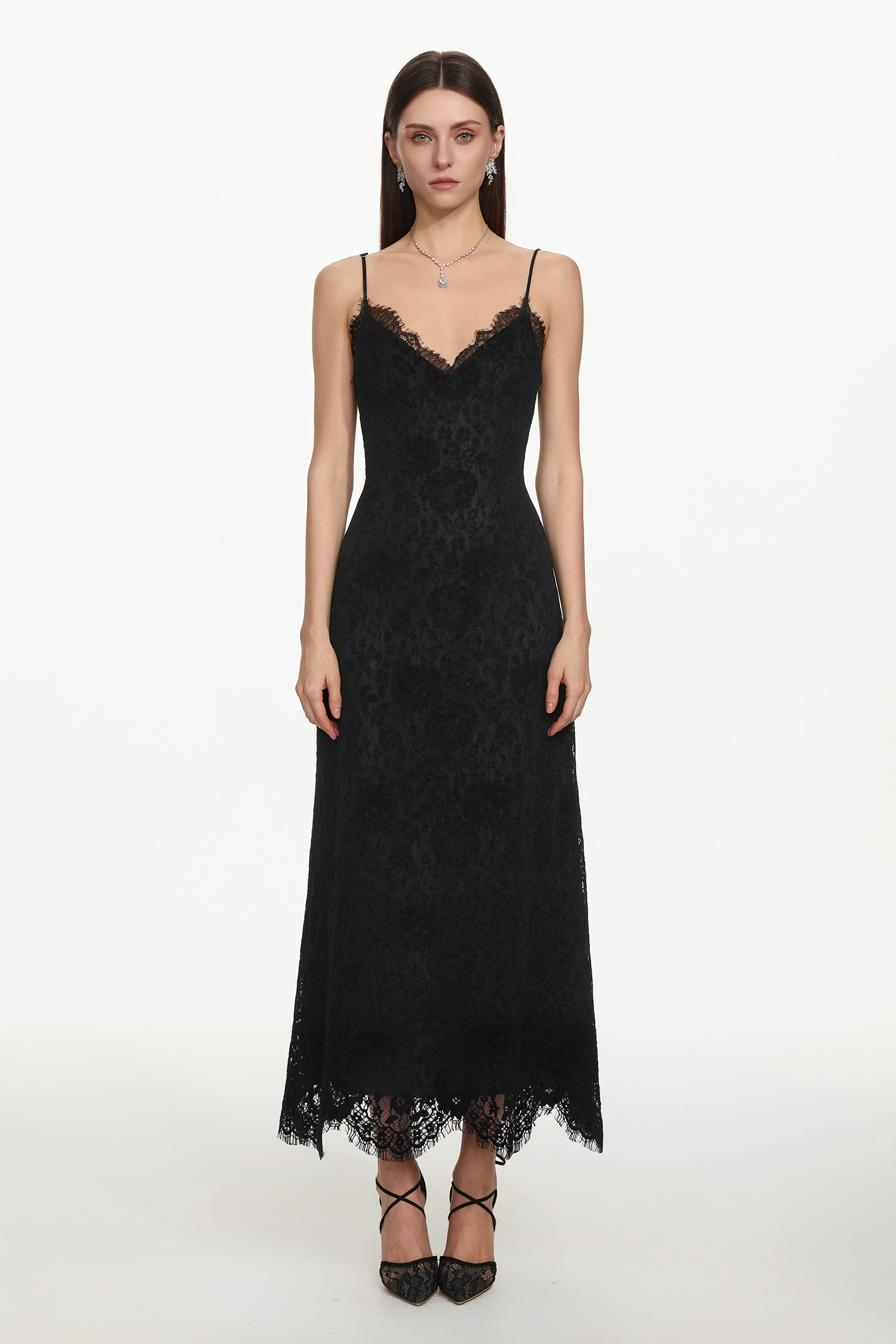 Gema Classic Contour V Neck Sleeveless Lace Maxi Dress