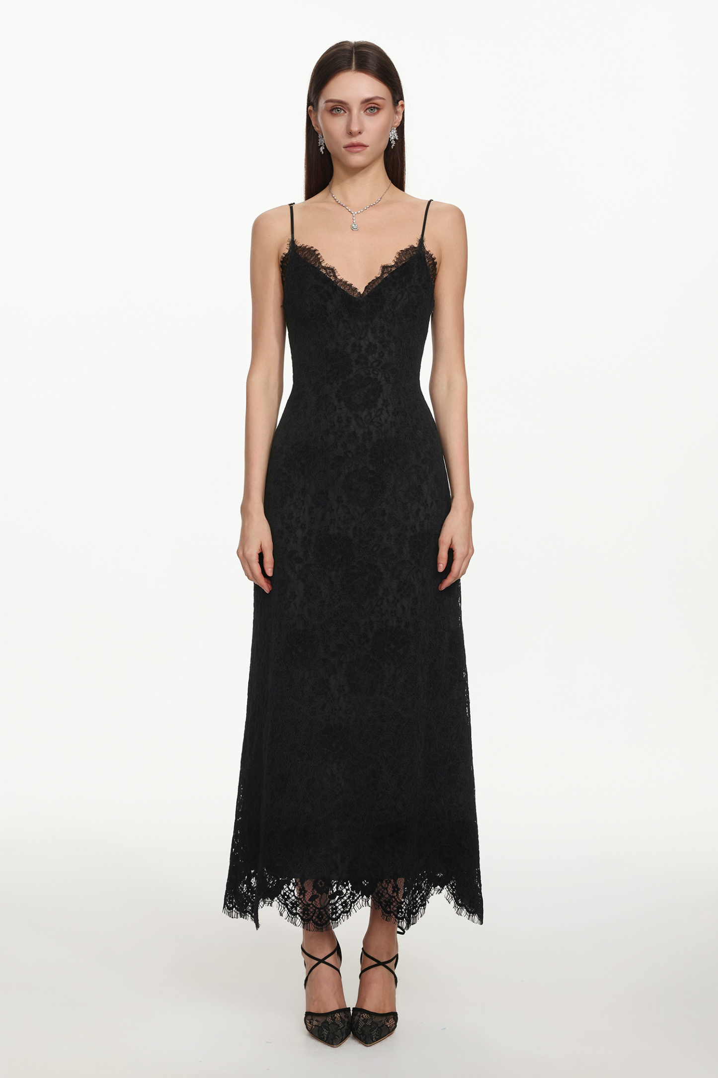 Gema Classic Contour V Neck Sleeveless Lace Maxi Dress