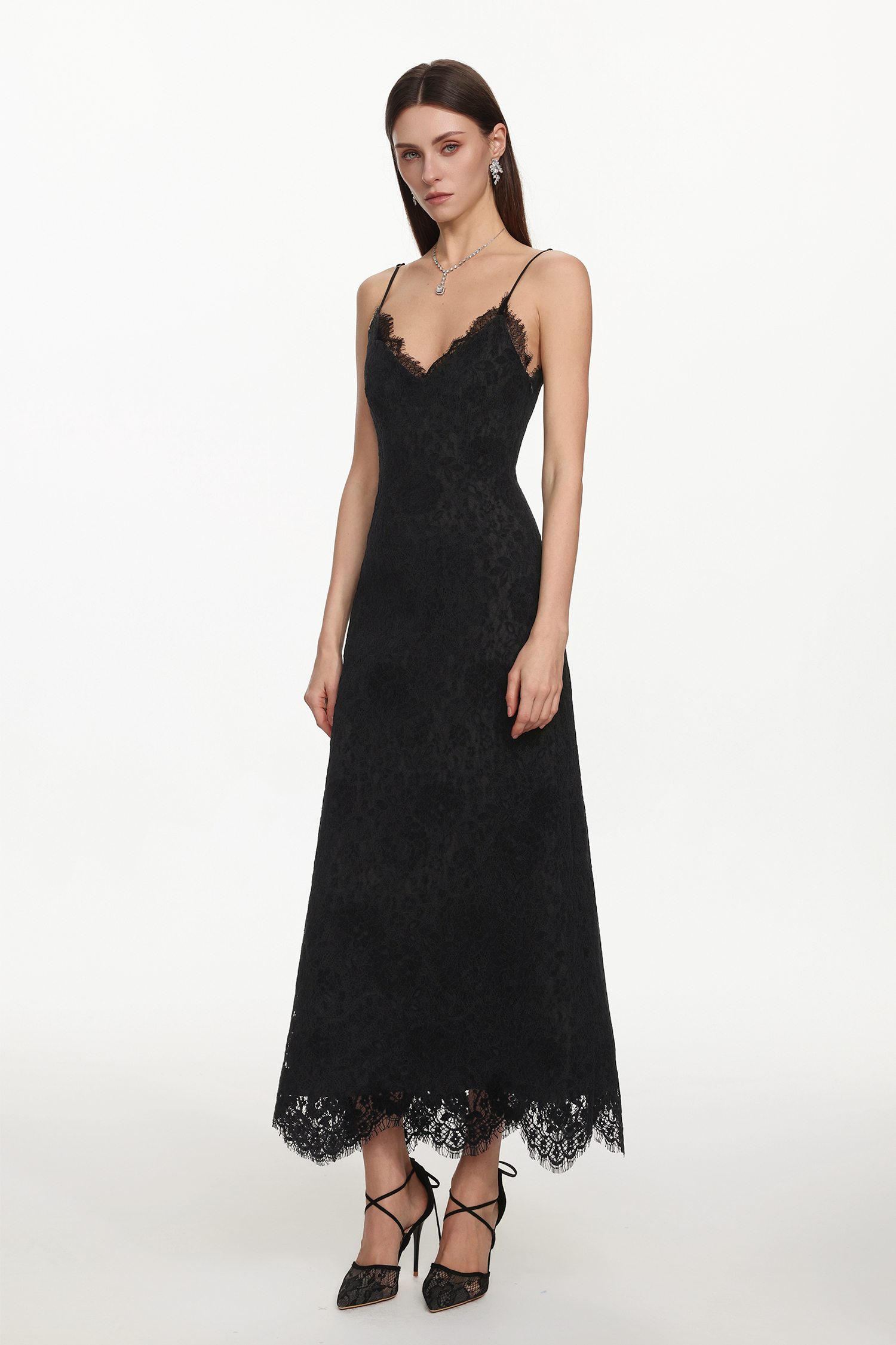 Gema Classic Contour V Neck Sleeveless Lace Maxi Dress