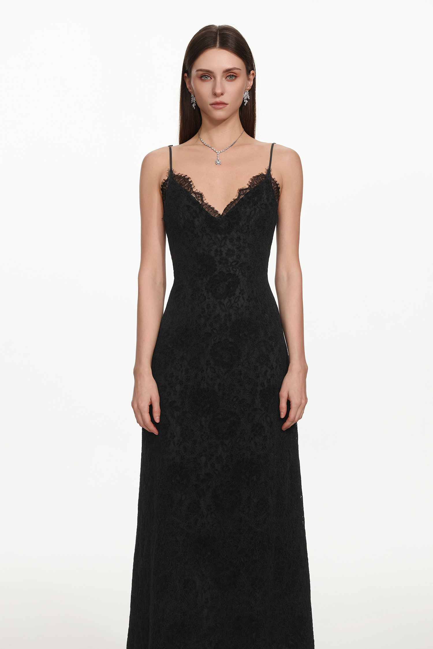 Gema Classic Contour V Neck Sleeveless Lace Maxi Dress