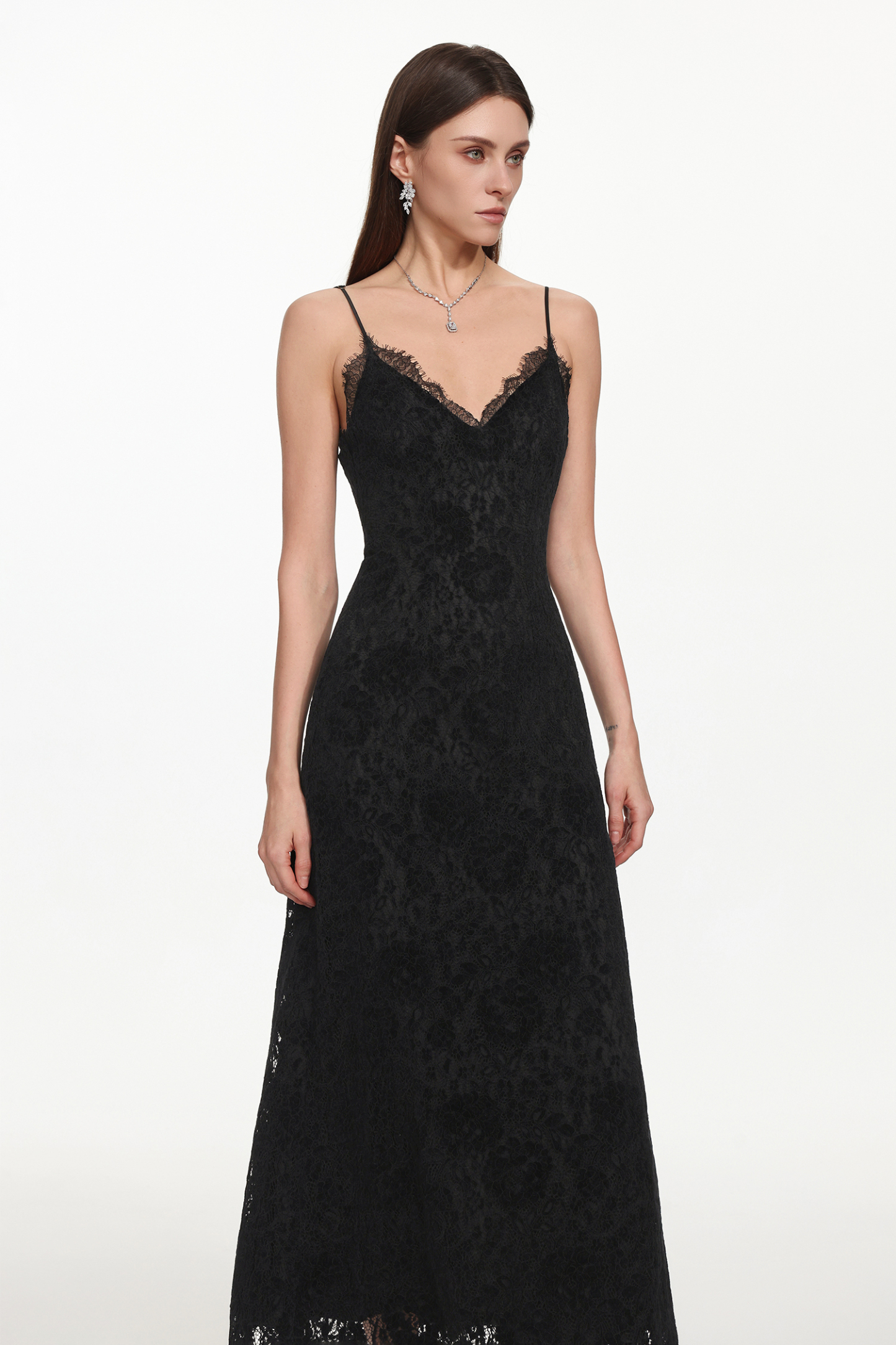 Gema Classic Contour V Neck Sleeveless Lace Maxi Dress