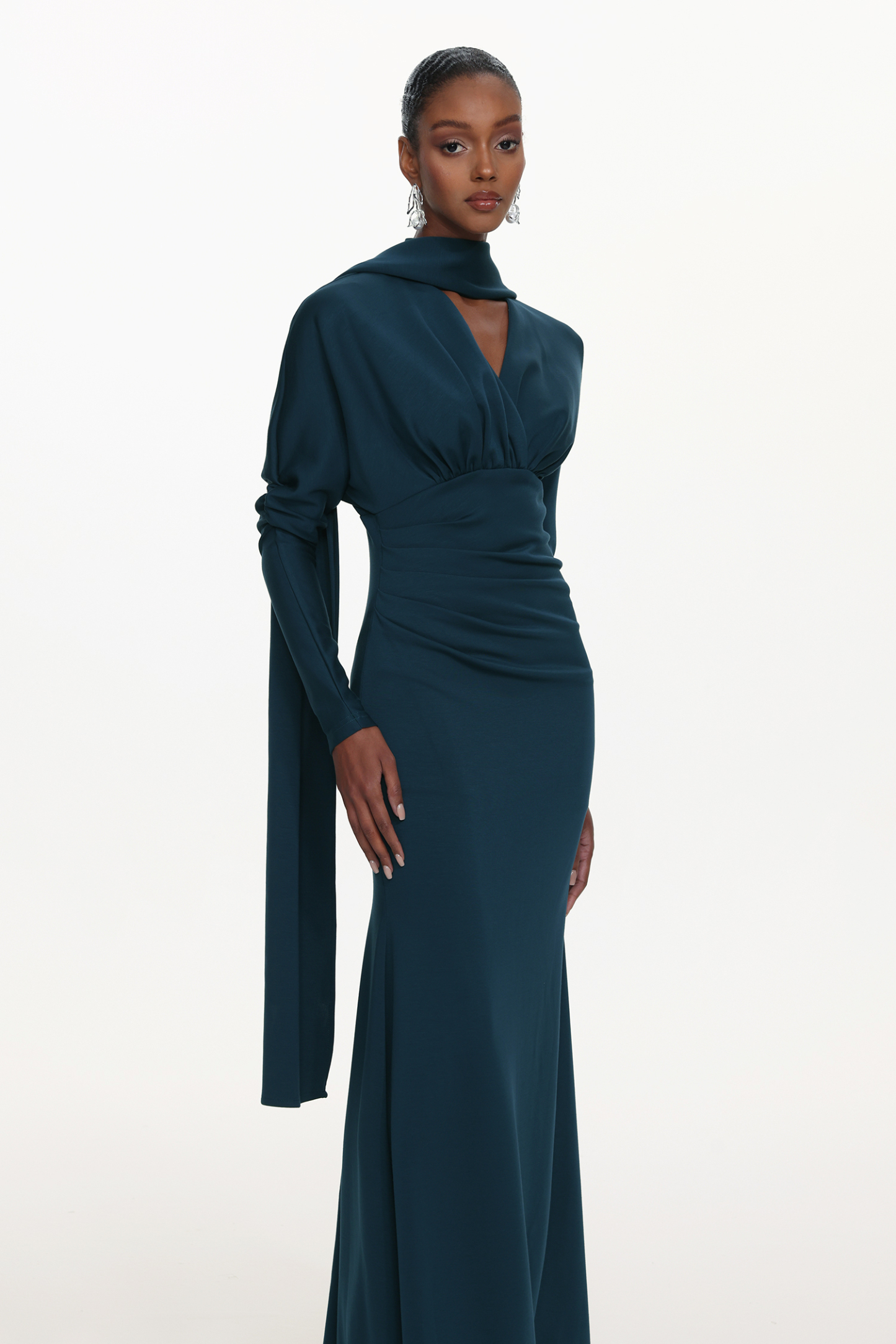 Susa Elegant Contour V Neck Long Sleeve Ruched Knit Maxi Dress