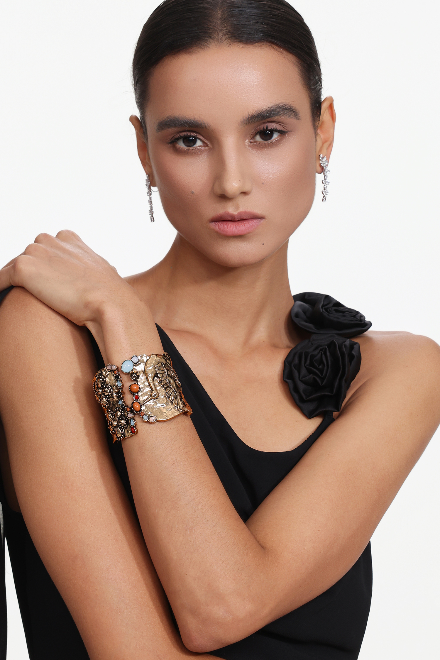 Samala Flower Vintage Resin Metal Open Bracelet