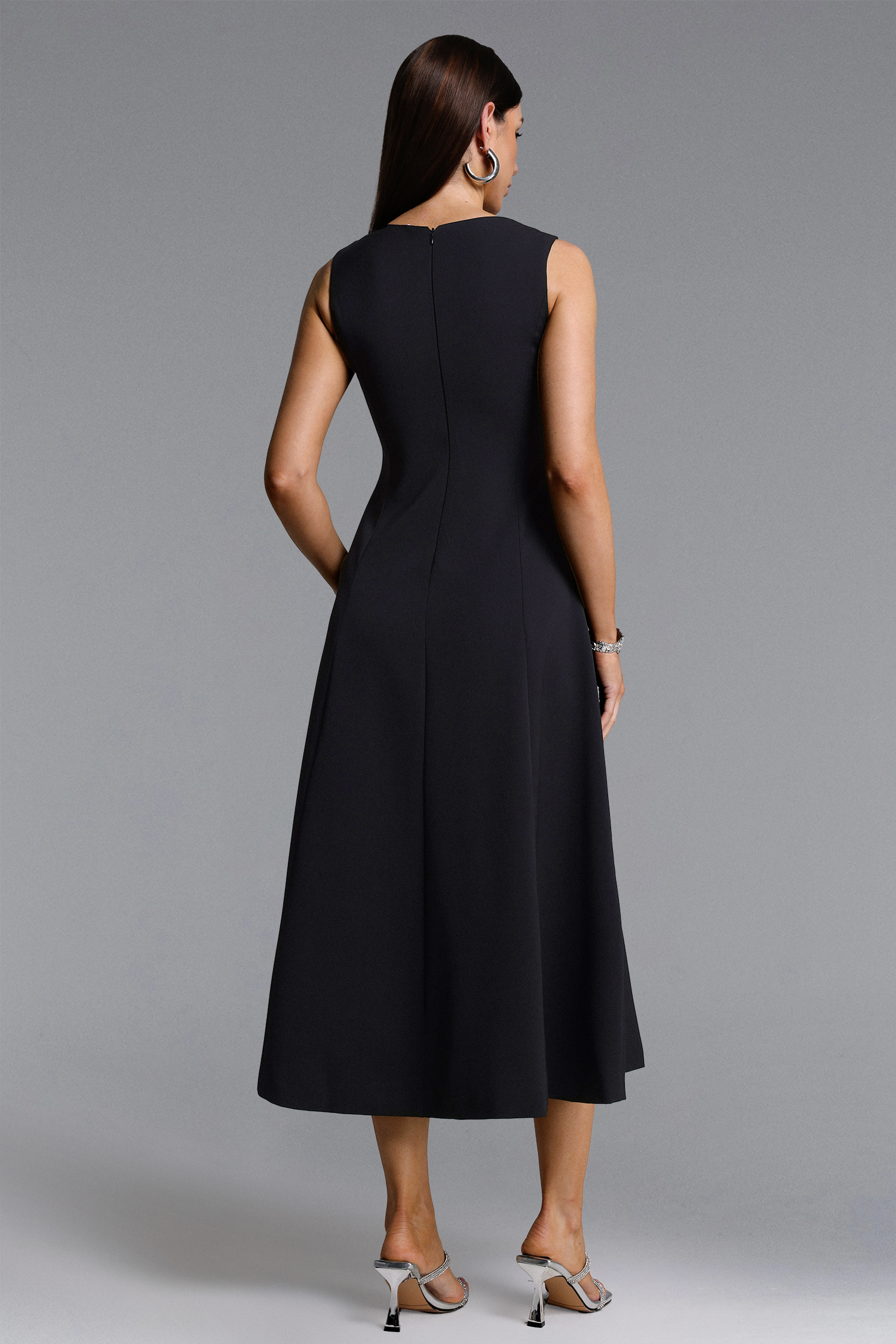 Romia Elegant Tailored Sleeveless Floral Embroidered Black Maxi Dress