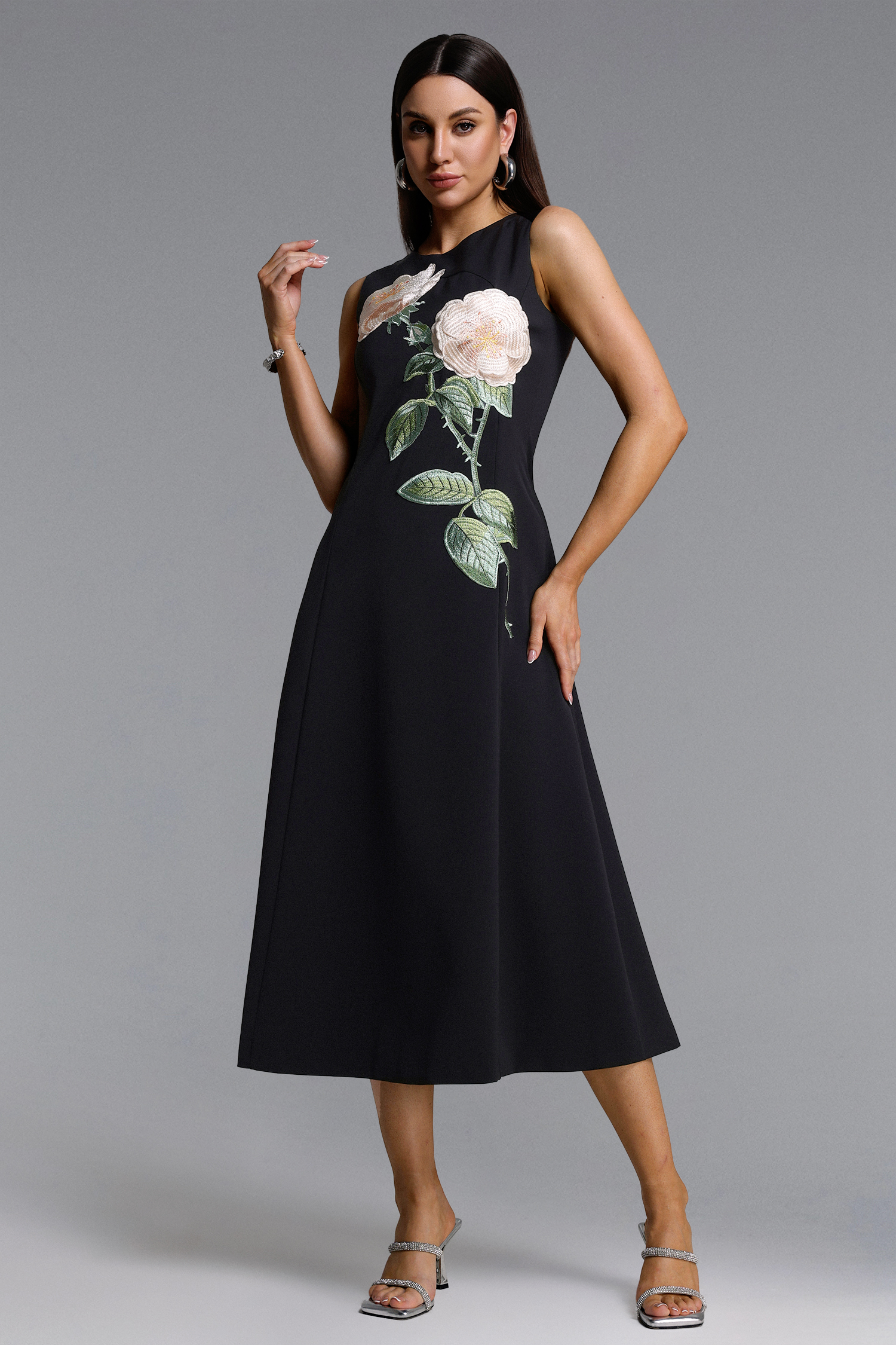 Romia Elegant Tailored Sleeveless Floral Embroidered Black Maxi Dress
