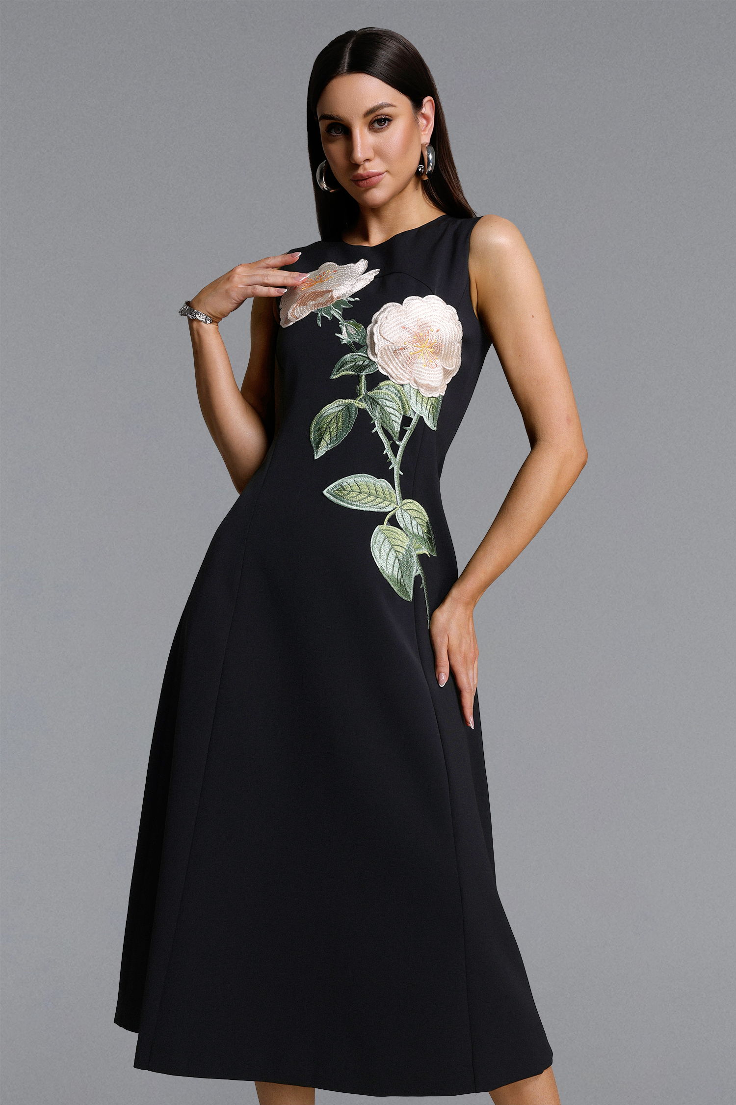 Romia Elegant Tailored Sleeveless Floral Embroidered Black Maxi Dress