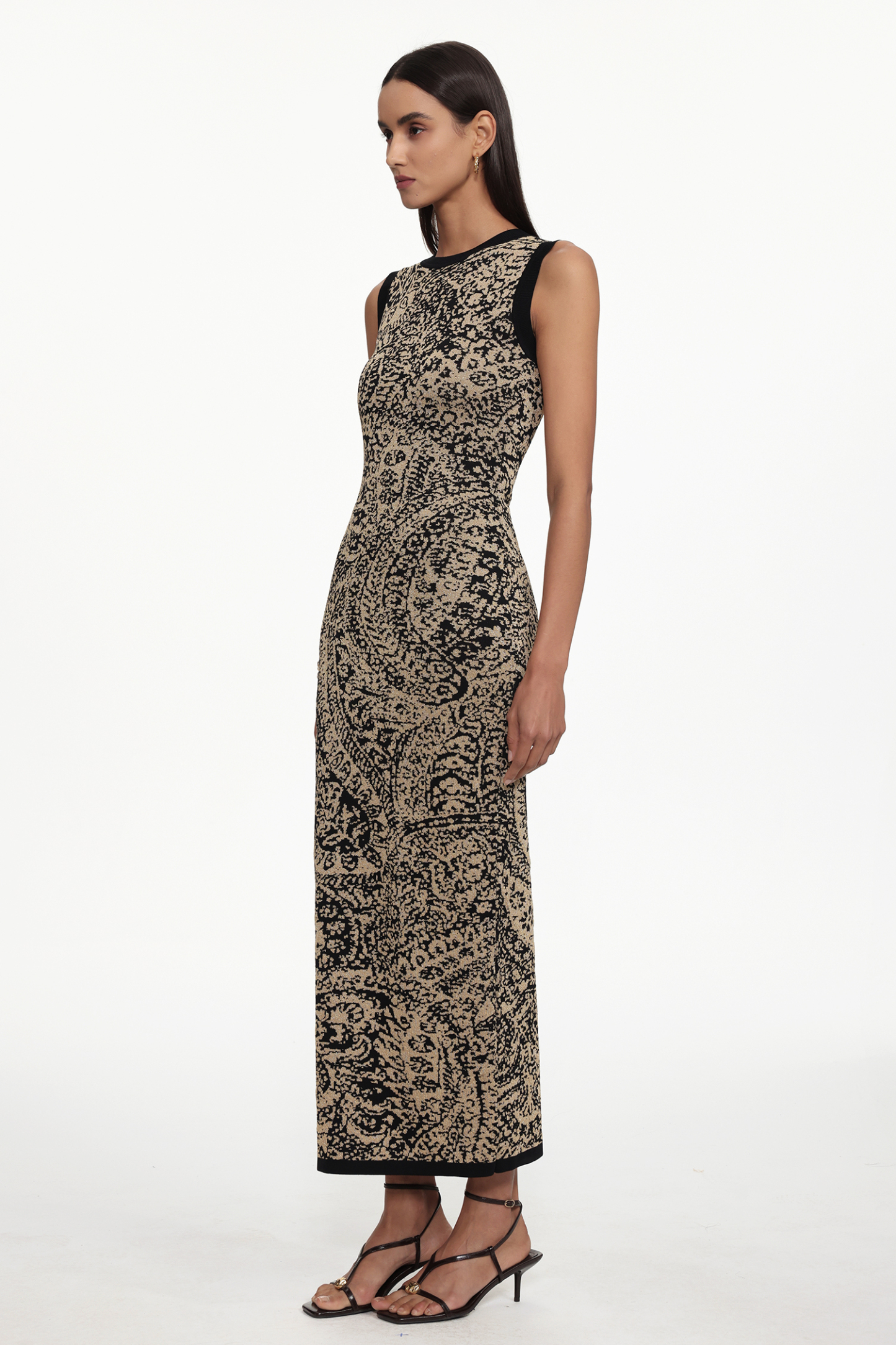 Fierce Classic Contour Round Neck Sleeveless Jacquard Knit Maxi Dress