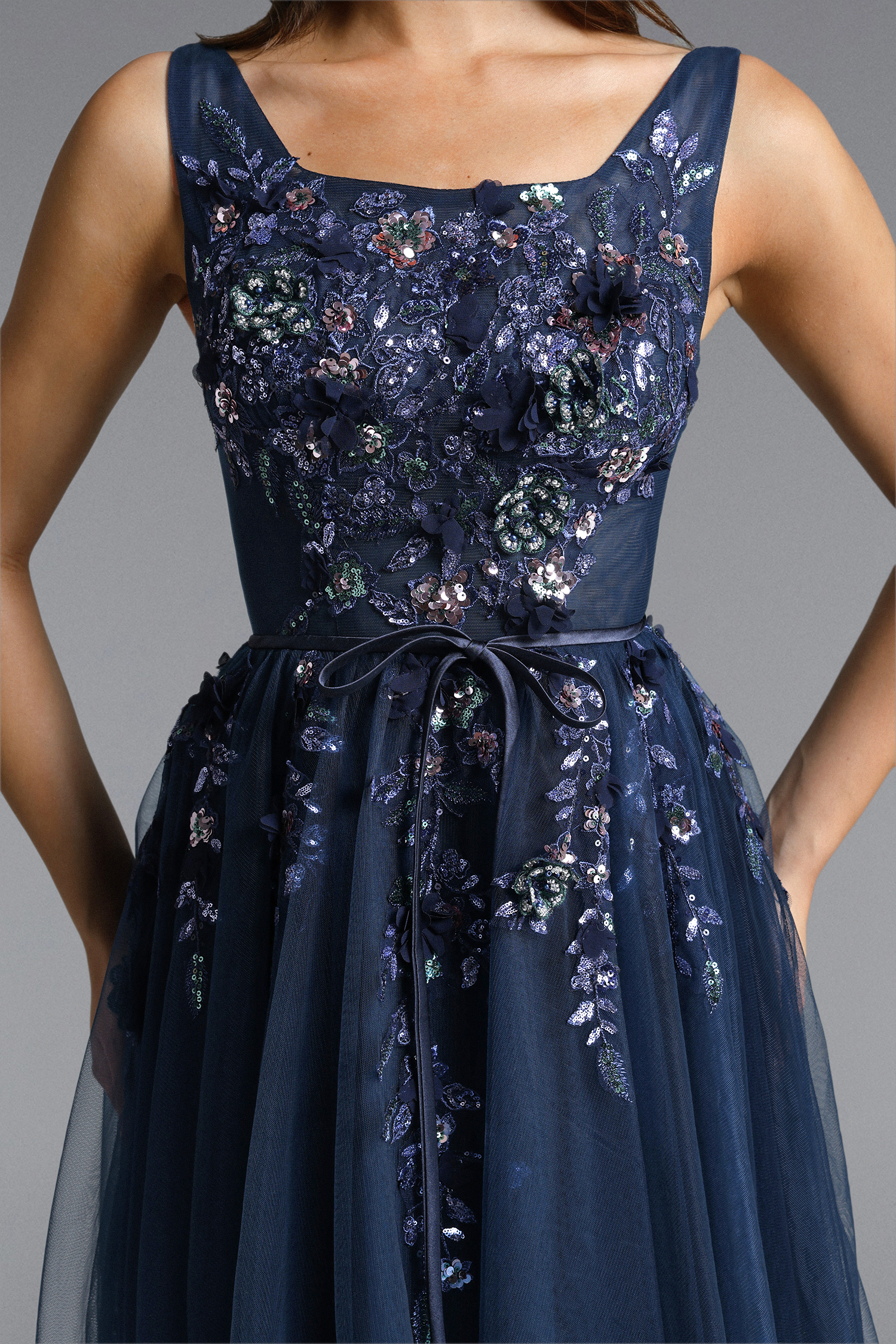 Presley Elegant Tailored Sleeveless Floral Embroidered Midi Dress