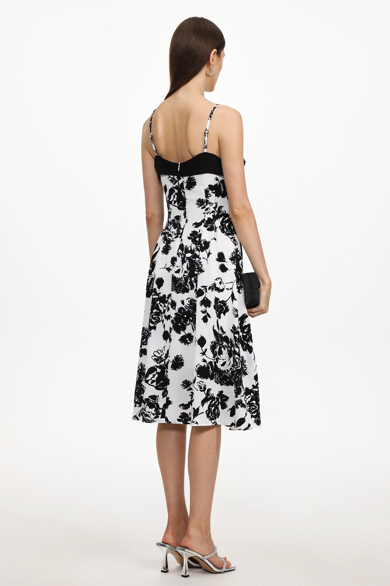 Saniyah Elegant Flowy Sleeveless Floral Print Woven Midi Dress