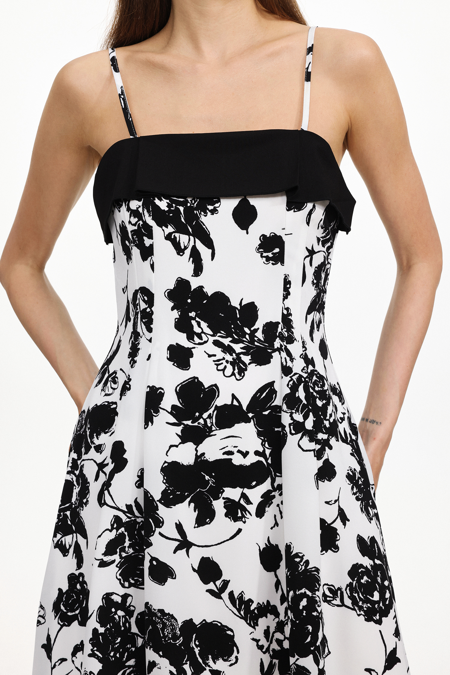 Saniyah Elegant Flowy Sleeveless Floral Print Woven Midi Dress