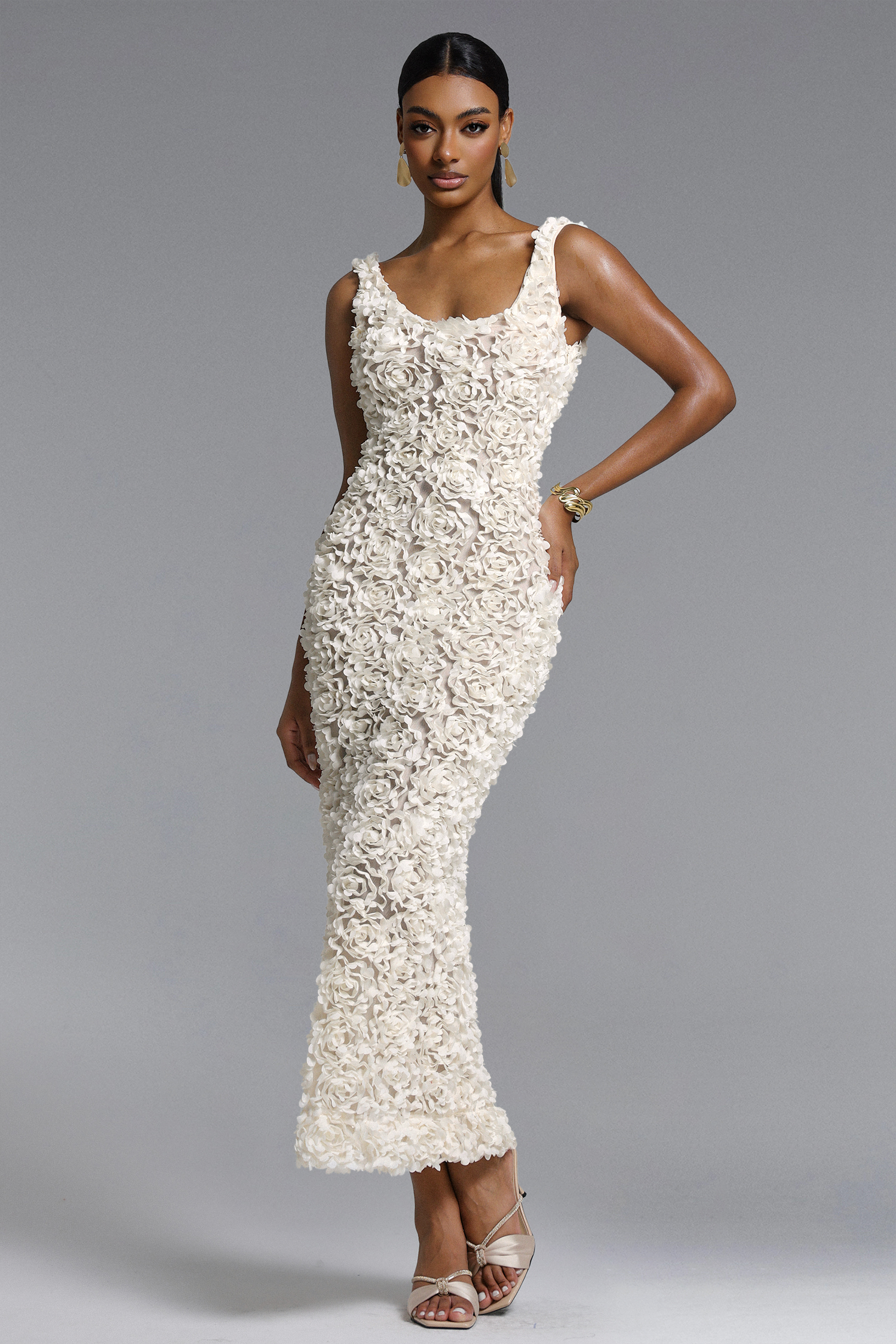 Elio Elegant Contour Round Neck Floral Maxi Dress